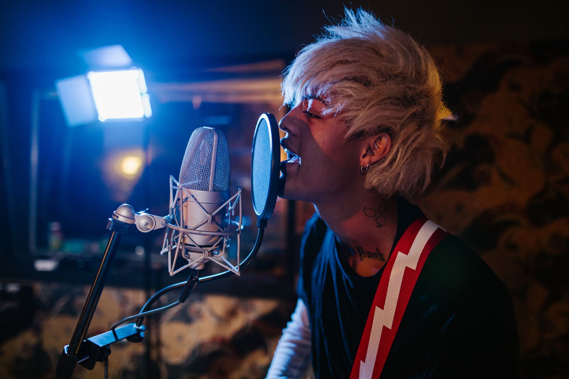 musician studio warm light (Photo: RDNE Stock project / Pexels)