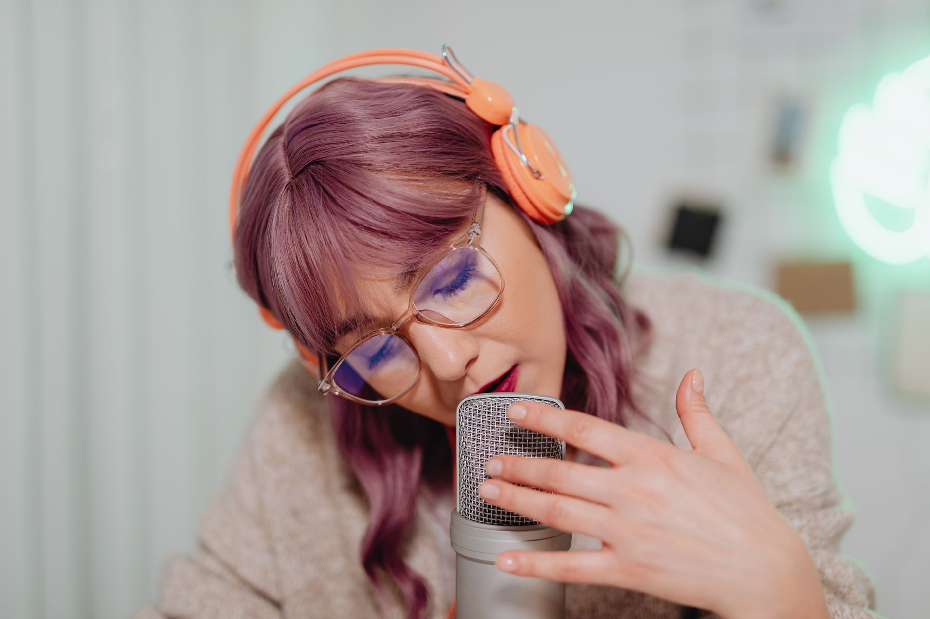 musician headphones streaming (Photo: www.kaboompics.com / Pexels)