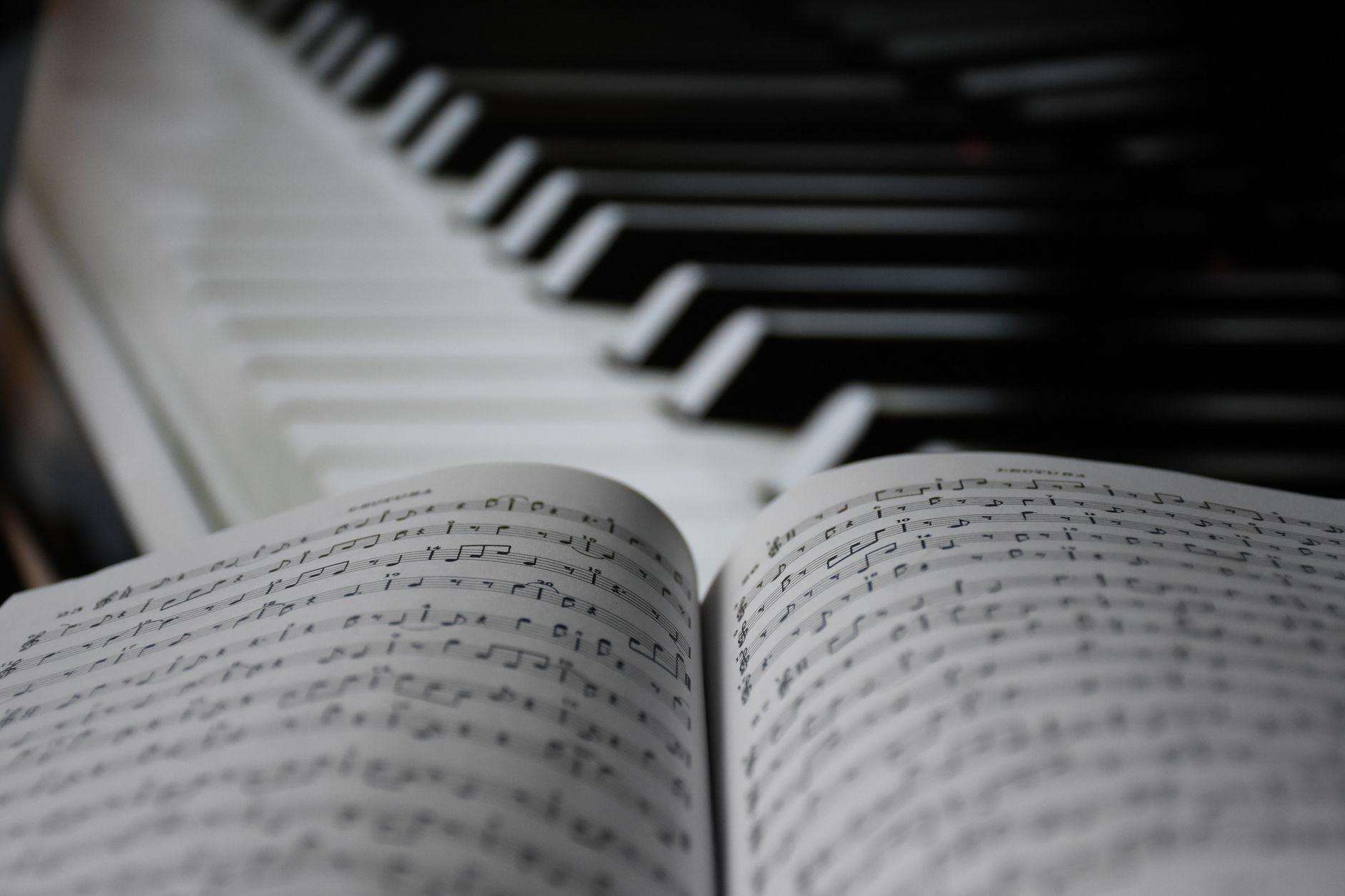 music theory book notes (Photo: Sebastian Rivera / Pexels)