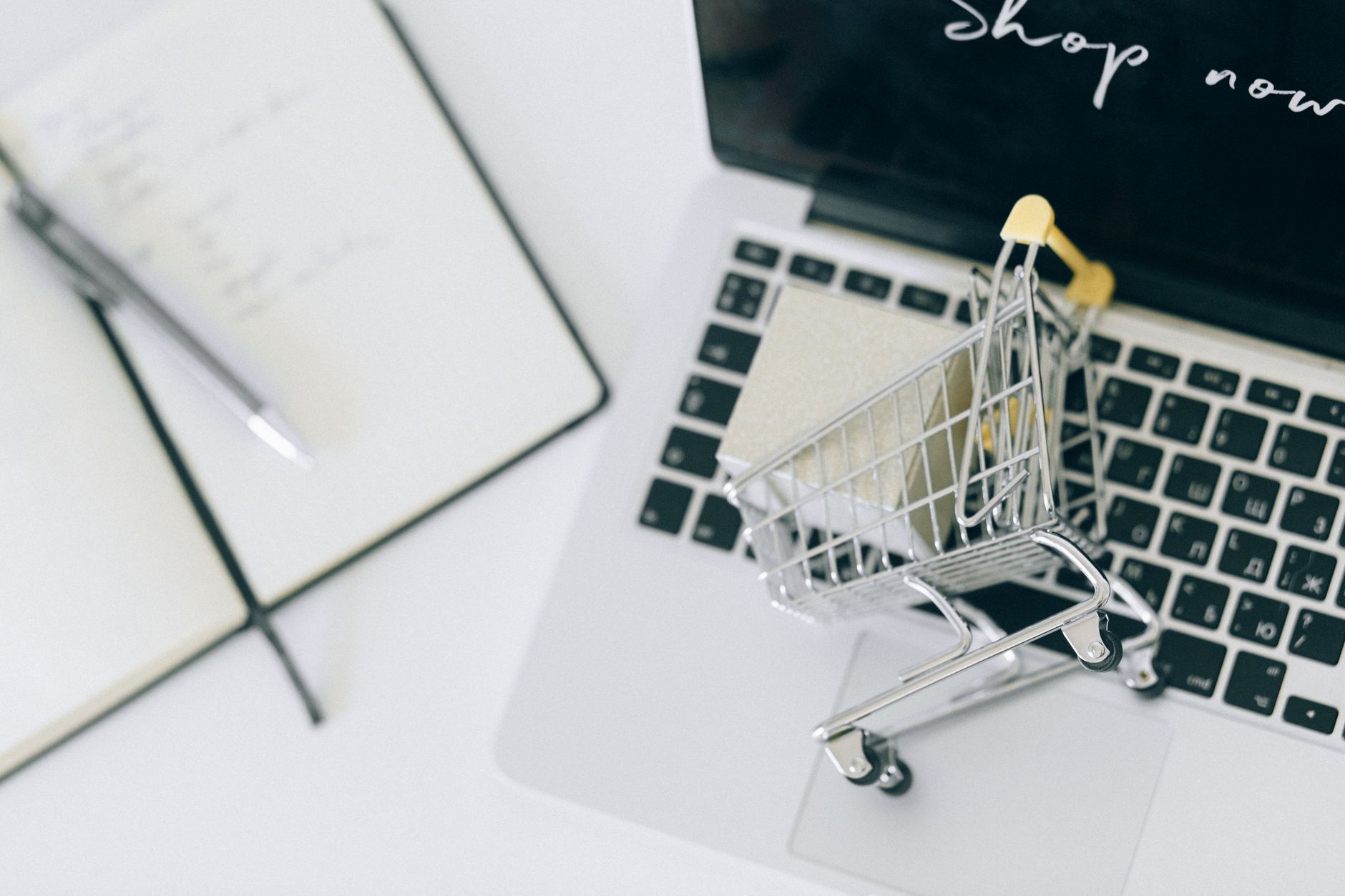 laptop online shop (Photo: Nataliya Vaitkevich / Pexels)