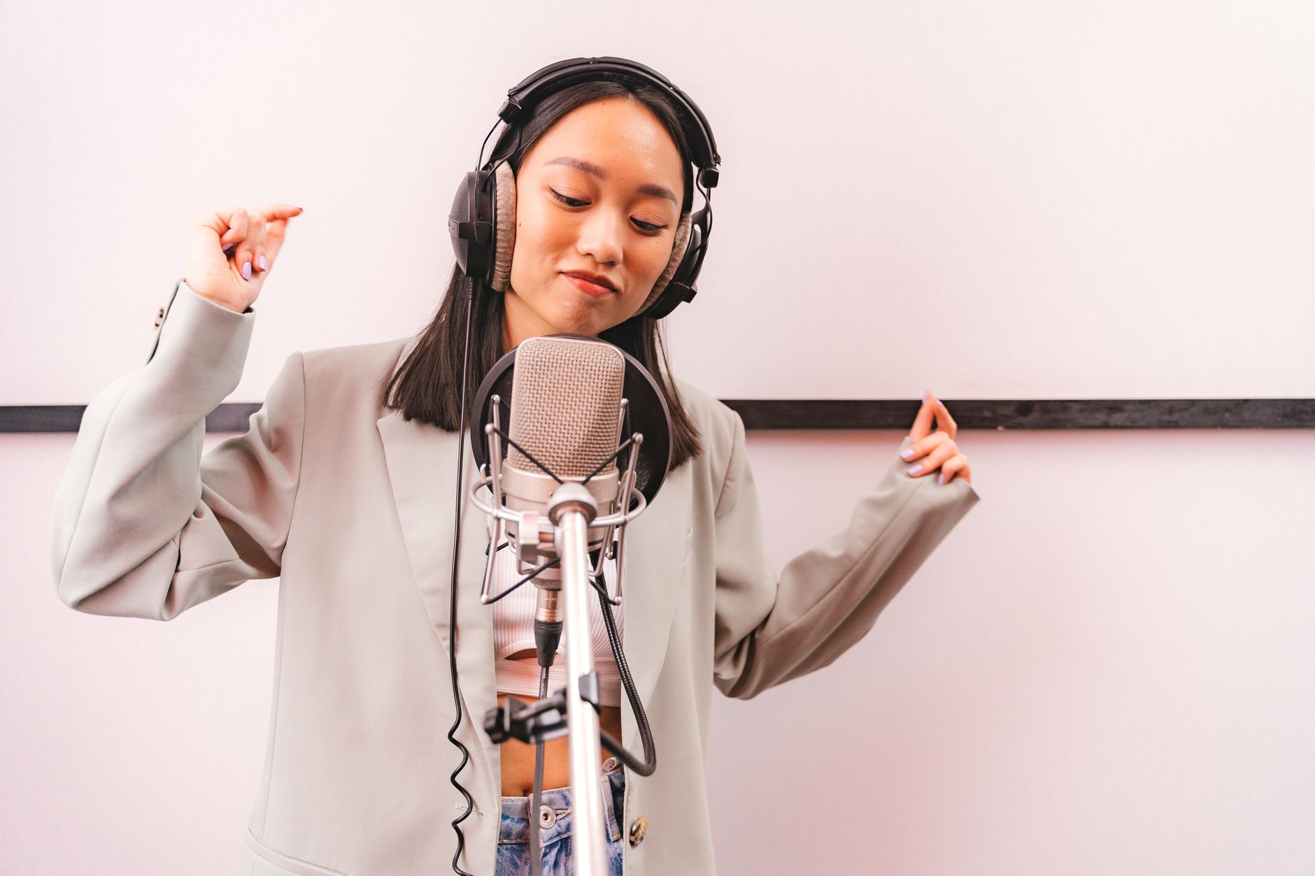 frustrated singer studio (Photo: AI25.Studio AI GENERATIVE / Pexels)