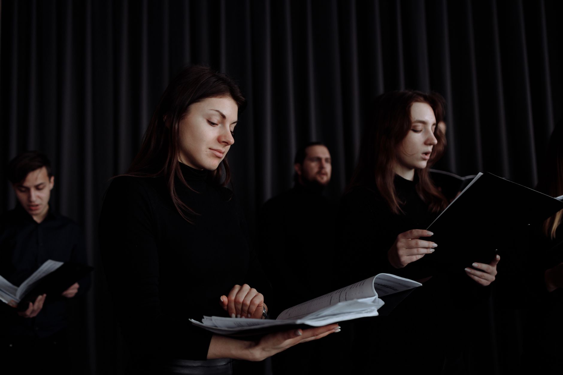 vocals harmony comparison (Photo: Thirdman / Pexels)