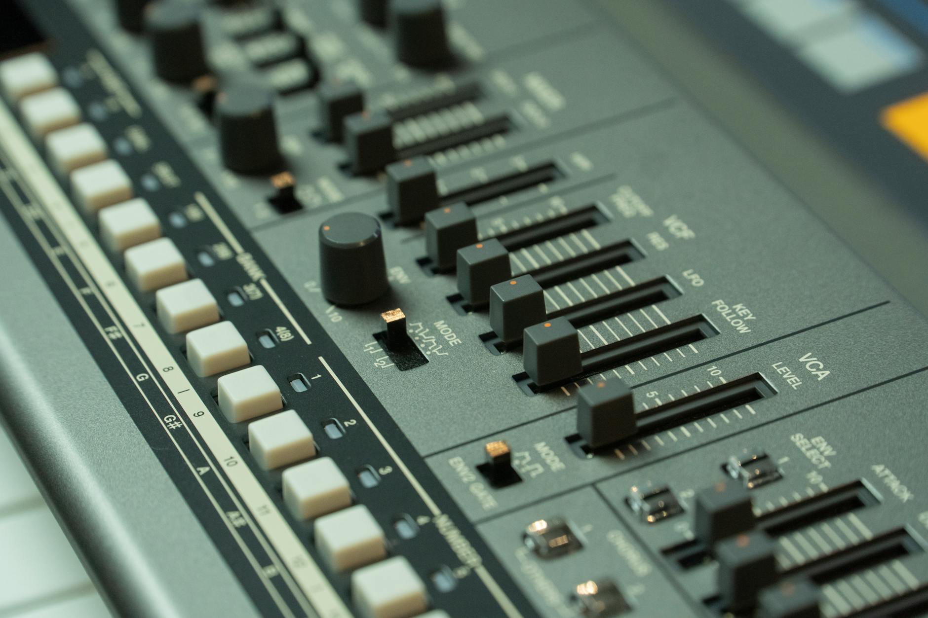analog synthesizer knobs (Photo: TStudio / Pexels)