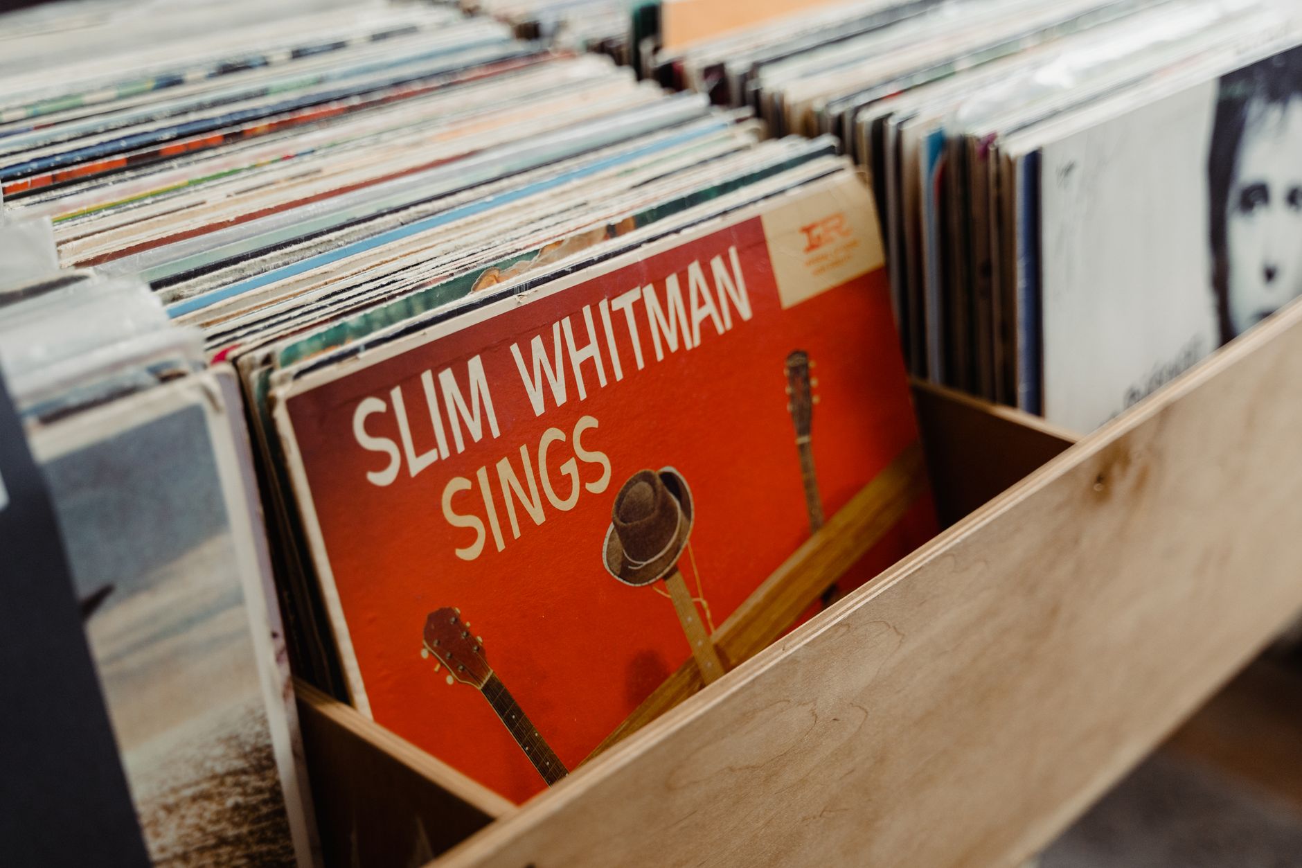 music release album (Photo: Tima Miroshnichenko / Pexels)