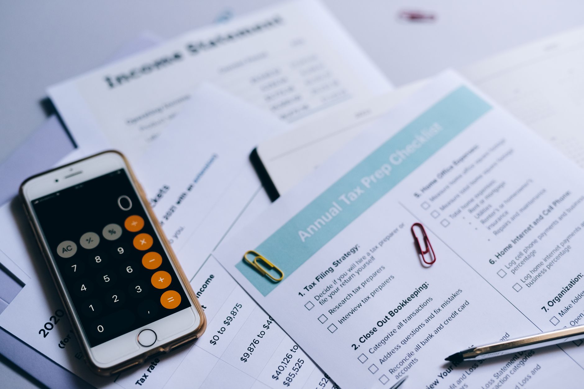 calculator tax document (Photo: Leeloo The First / Pexels)
