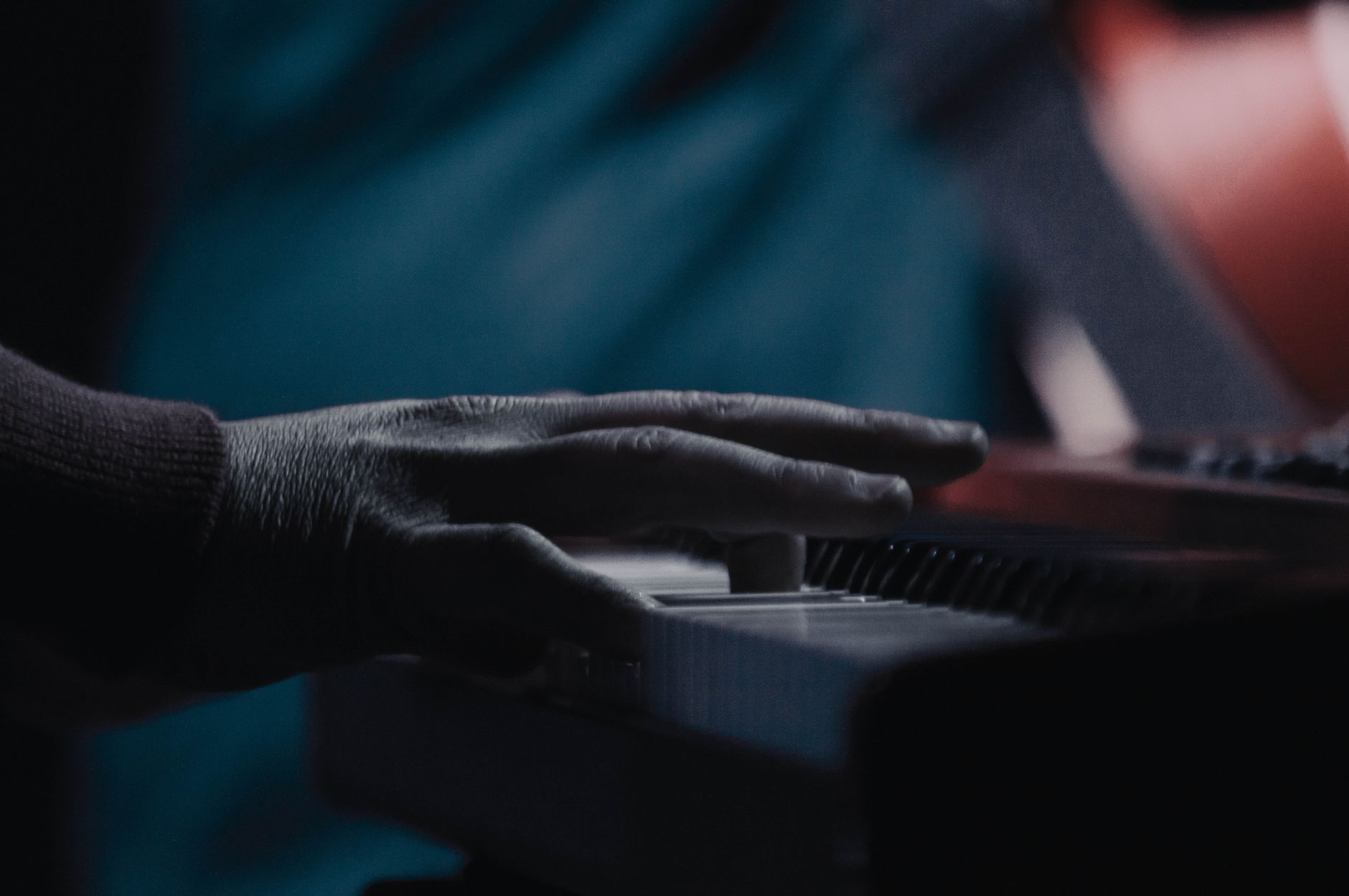 metronome musician hand (Photo: Franco Monsalvo / Pexels)