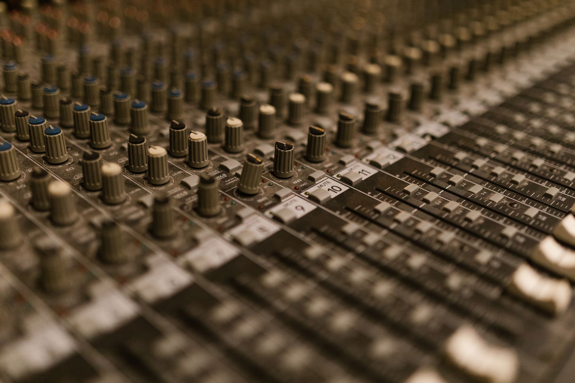 stage mixer console (Photo: RDNE Stock project / Pexels)