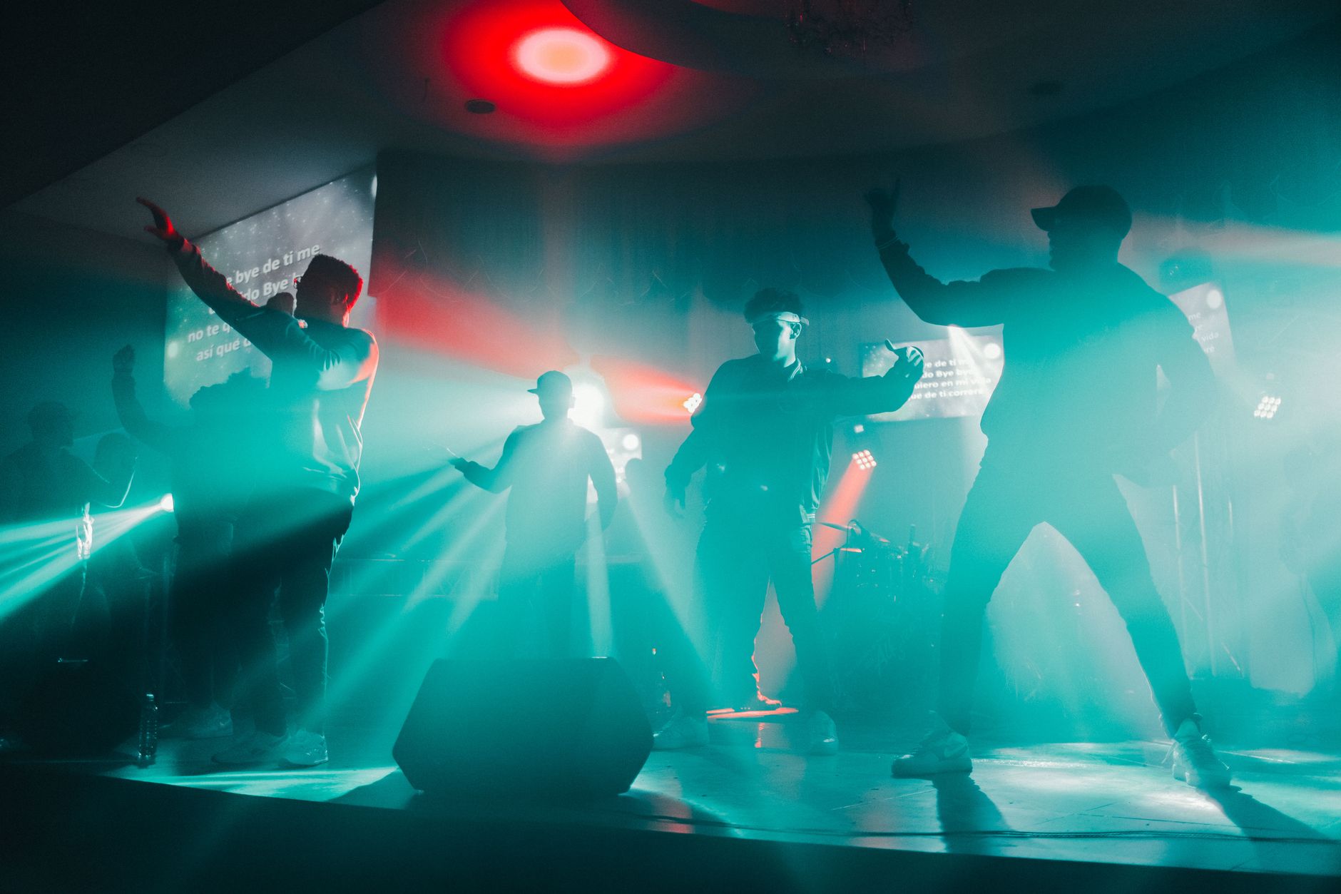 live performance stage (Photo: Luis Quintero / Pexels)