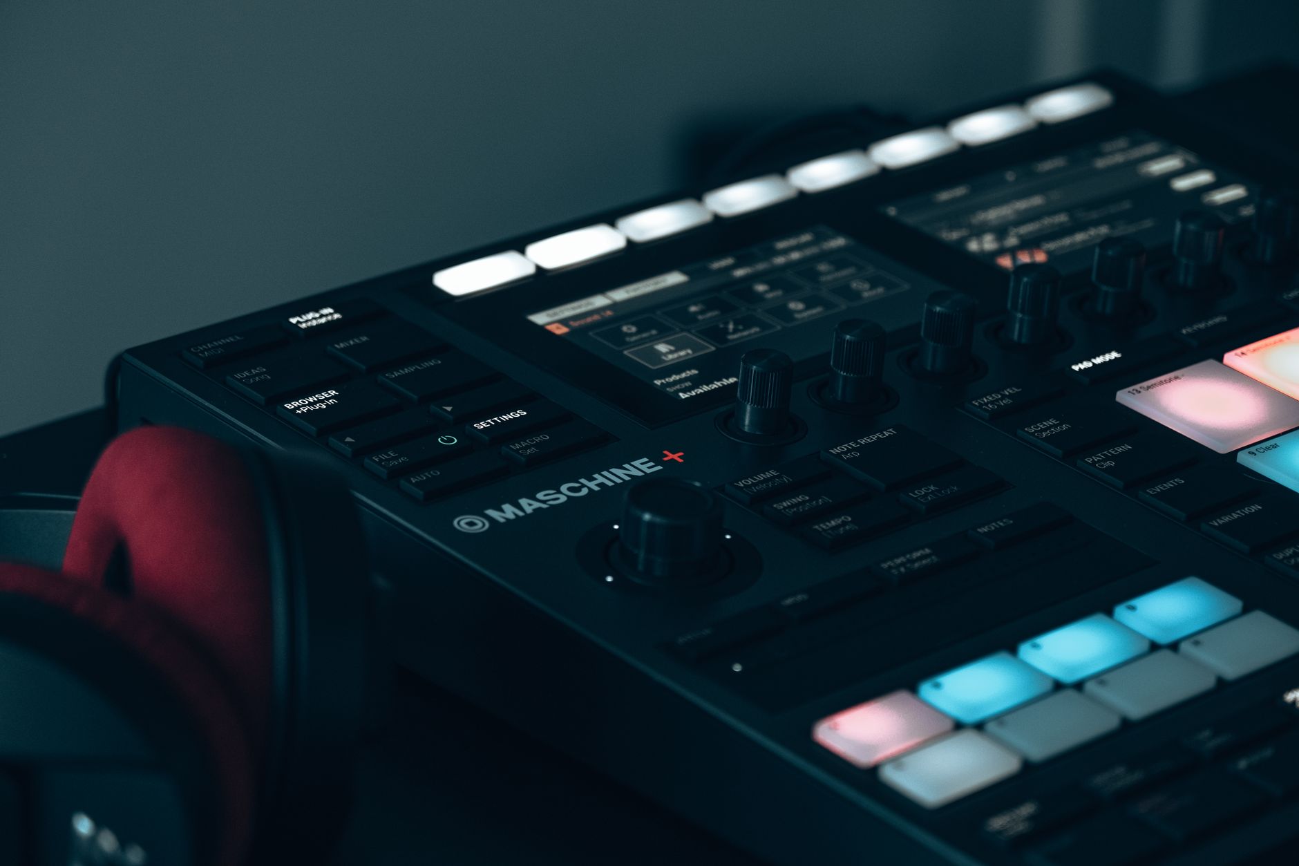 midi controller knobs pads (Photo: Egor Komarov / Pexels)