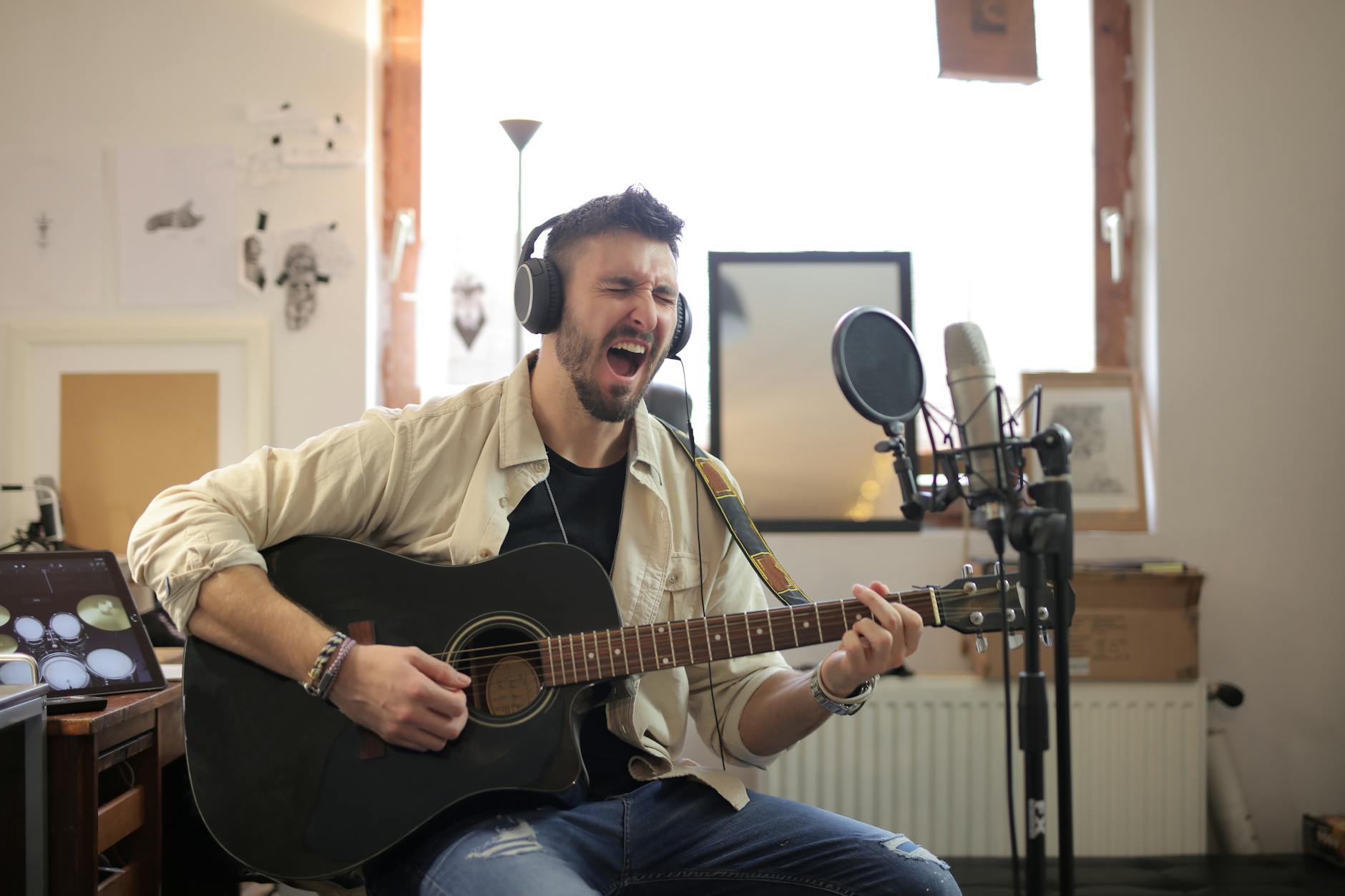 musician singing webcam home (Photo: Andrea Piacquadio / Pexels)