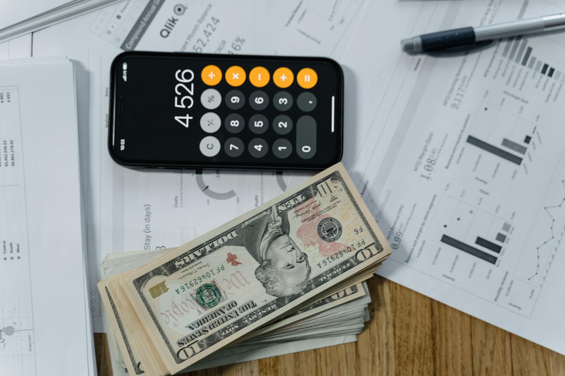 calculator ticket money (Photo: Tima Miroshnichenko / Pexels)
