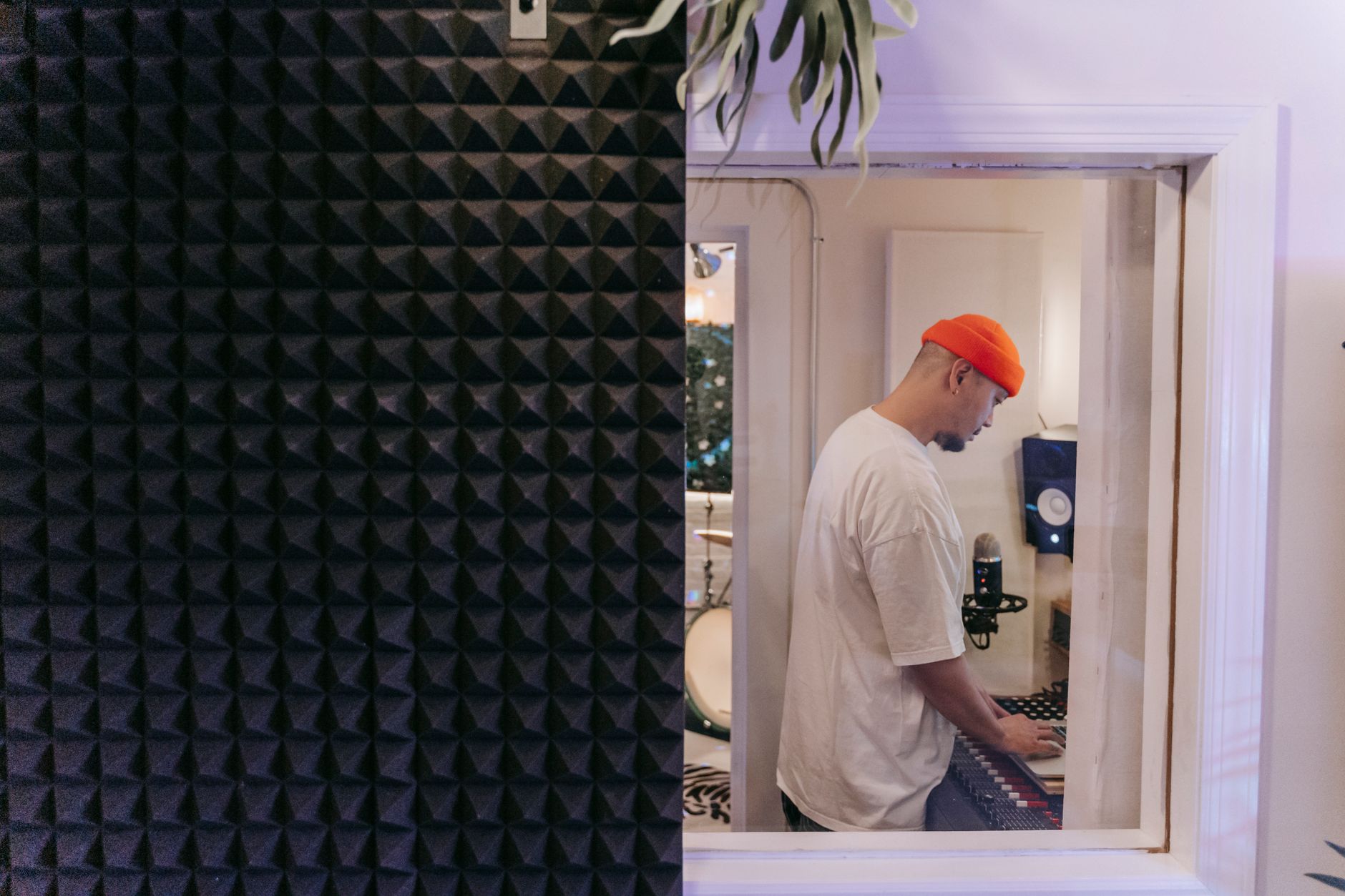 construction soundproof room (Photo: Anna Pou / Pexels)