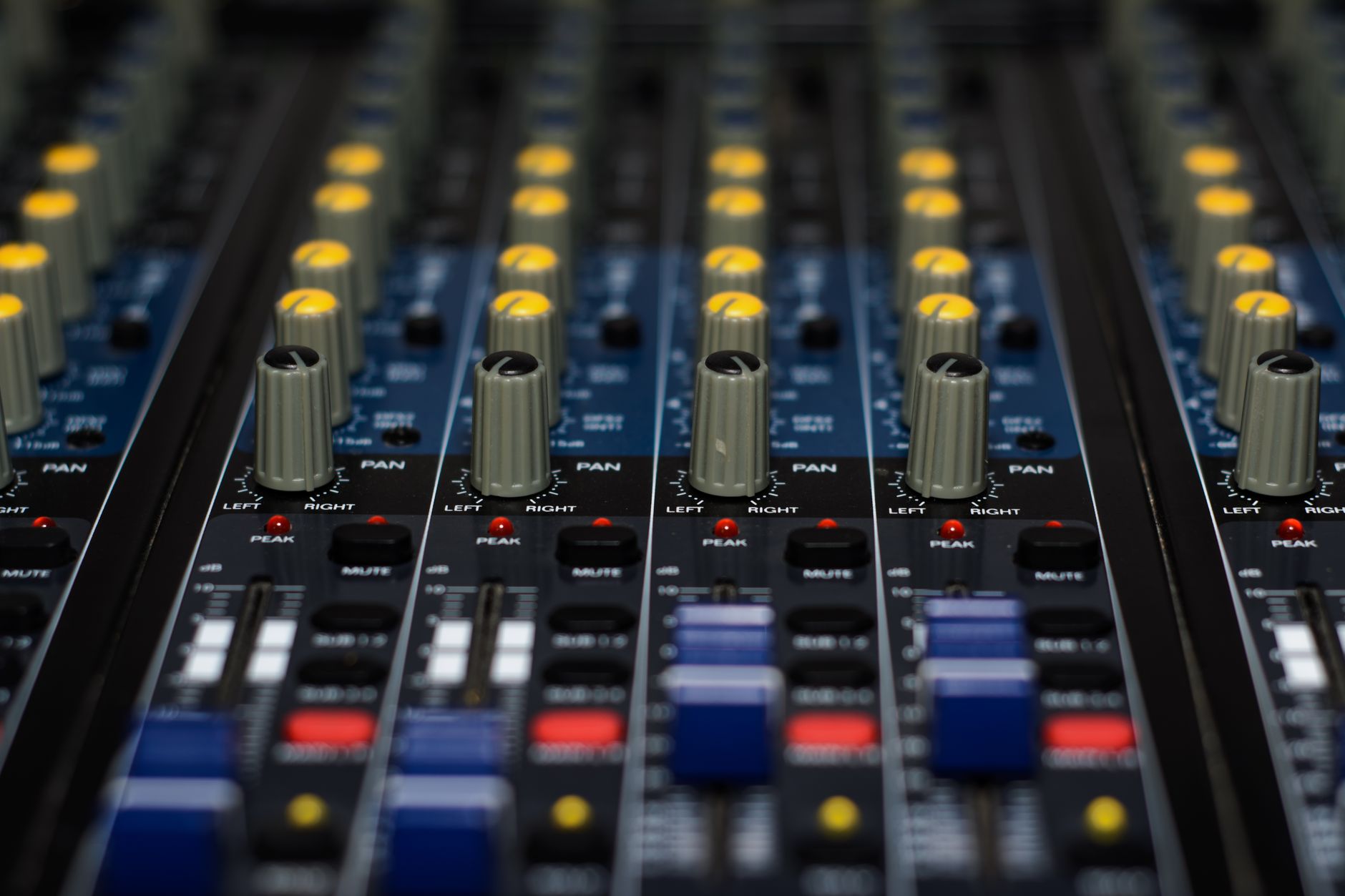pa mixer console live (Photo: Jose Manuel Gonzalez Lupiañez Photography / Pexels)