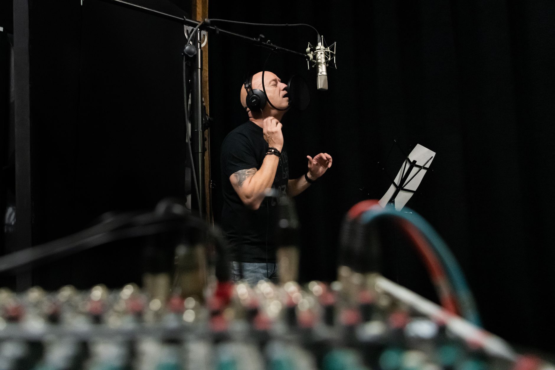 vocal recording studio (Photo: Max Mishin / Pexels)