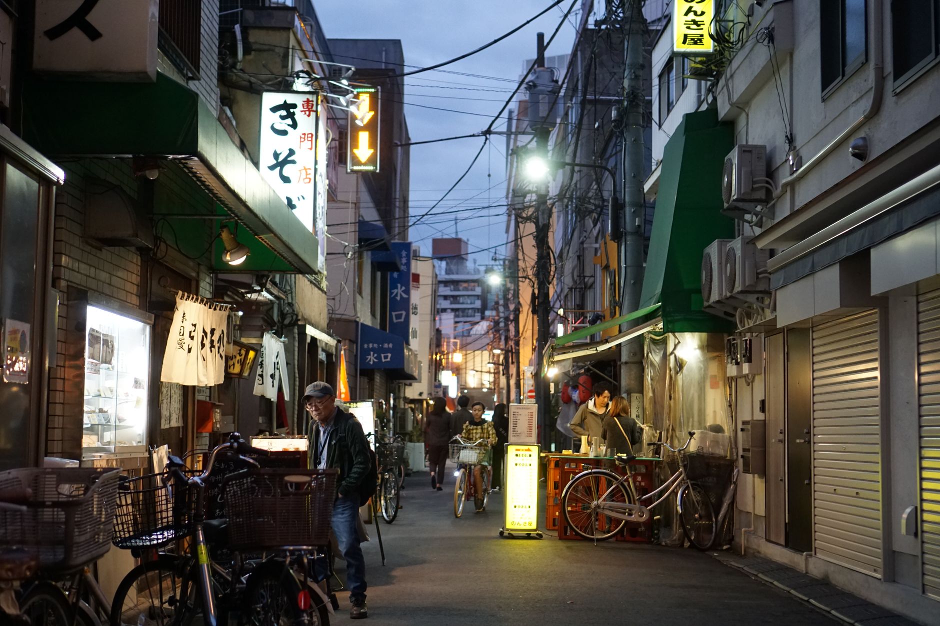 saitama evening neighborhood lights (Photo: PM Studio / Pexels)