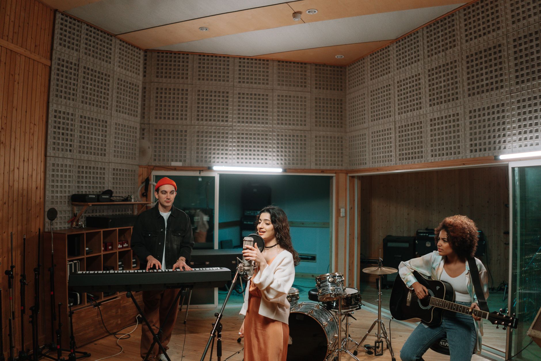 studio recording musicians (Photo: cottonbro studio / Pexels)
