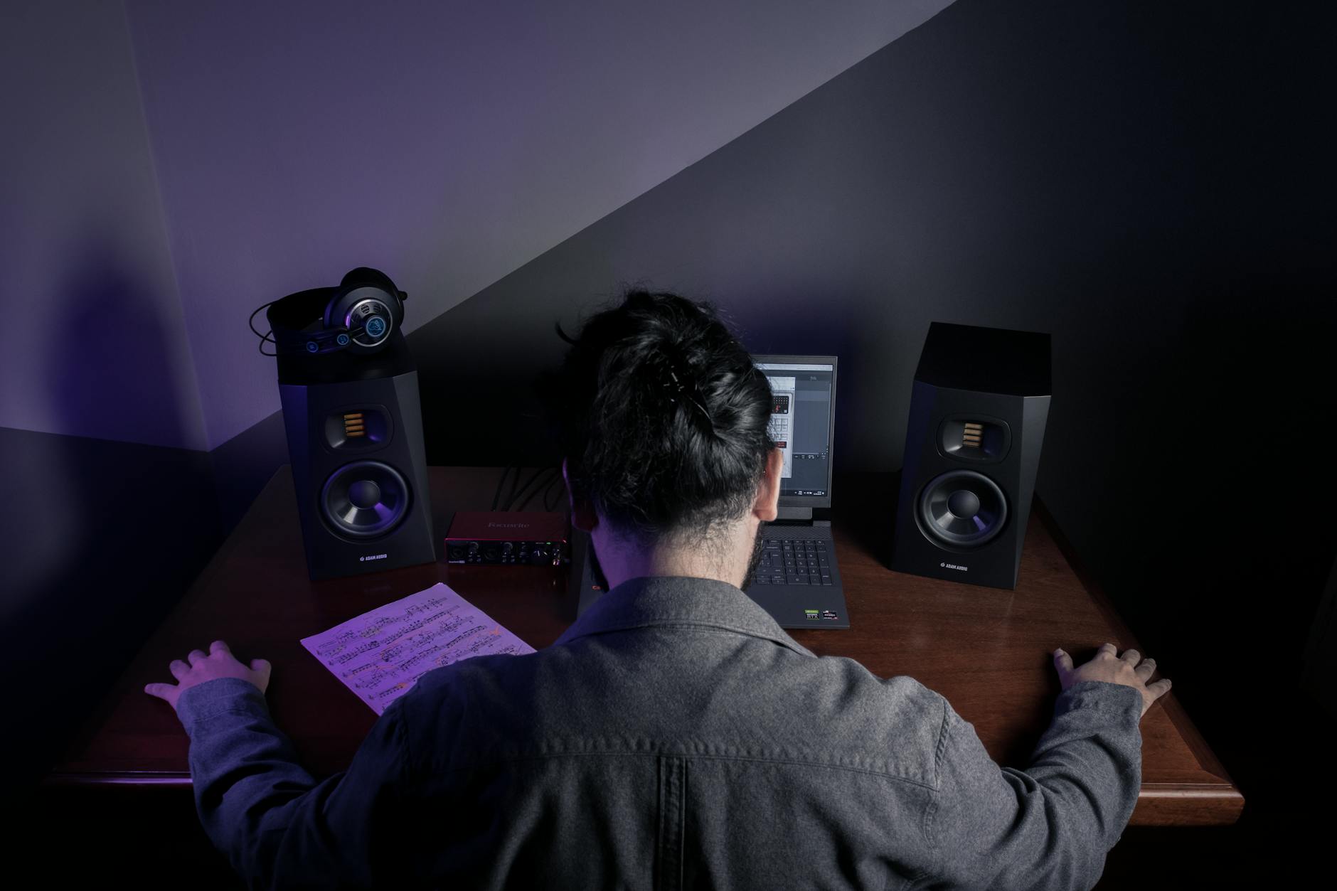 musician home studio laptop (Photo: Neil Yonamine / Pexels)