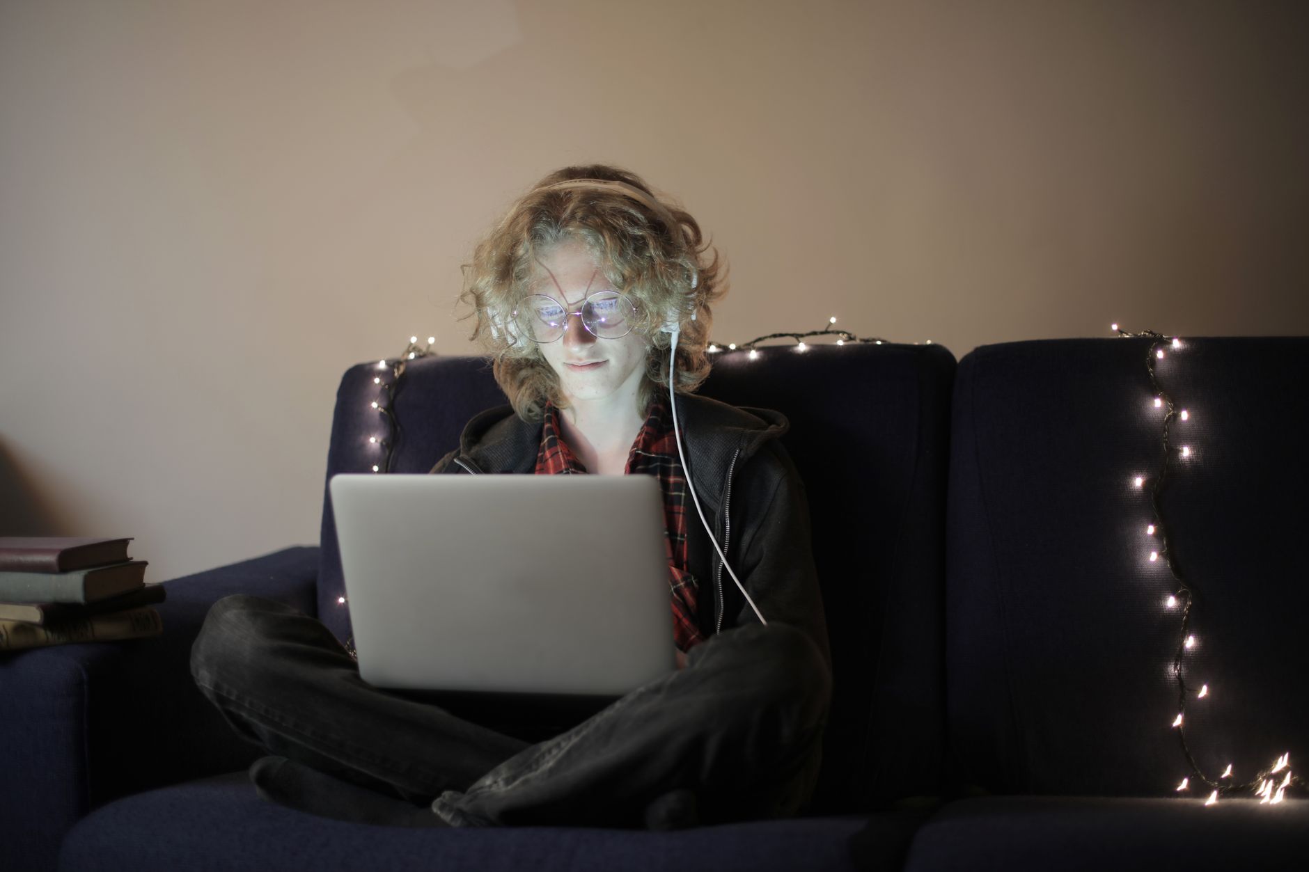 laptop free download music (Photo: Andrea Piacquadio / Pexels)