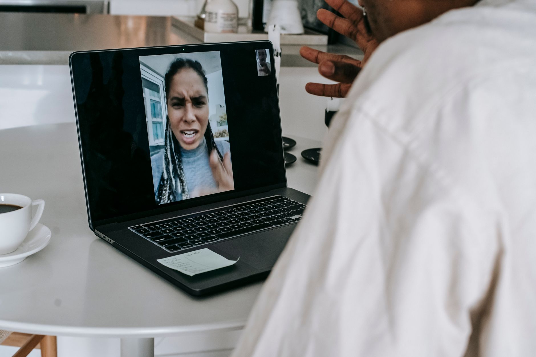 musician home laptop chat (Photo: Alex Green / Pexels)