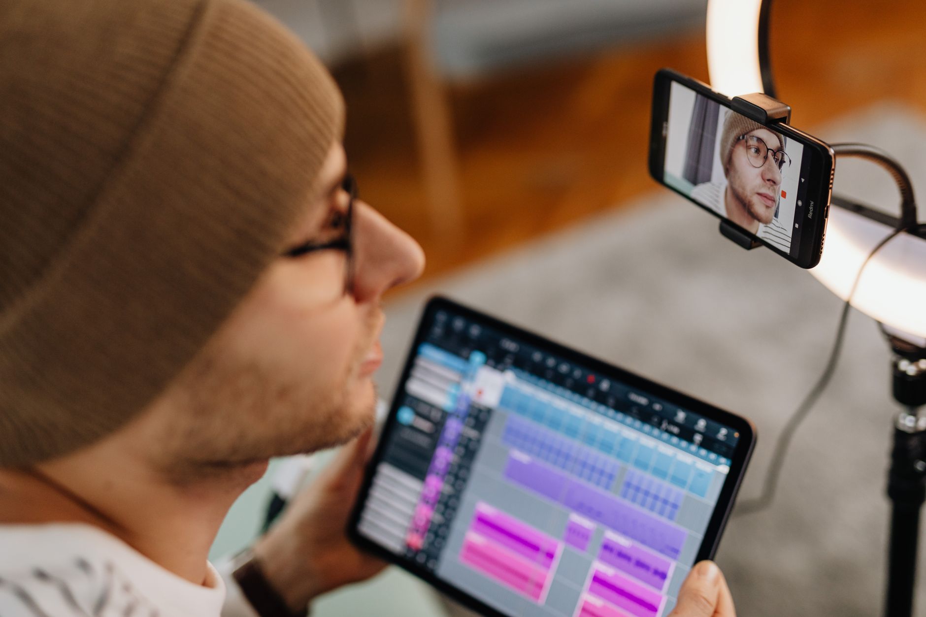 smartphone live virtual (Photo: www.kaboompics.com / Pexels)