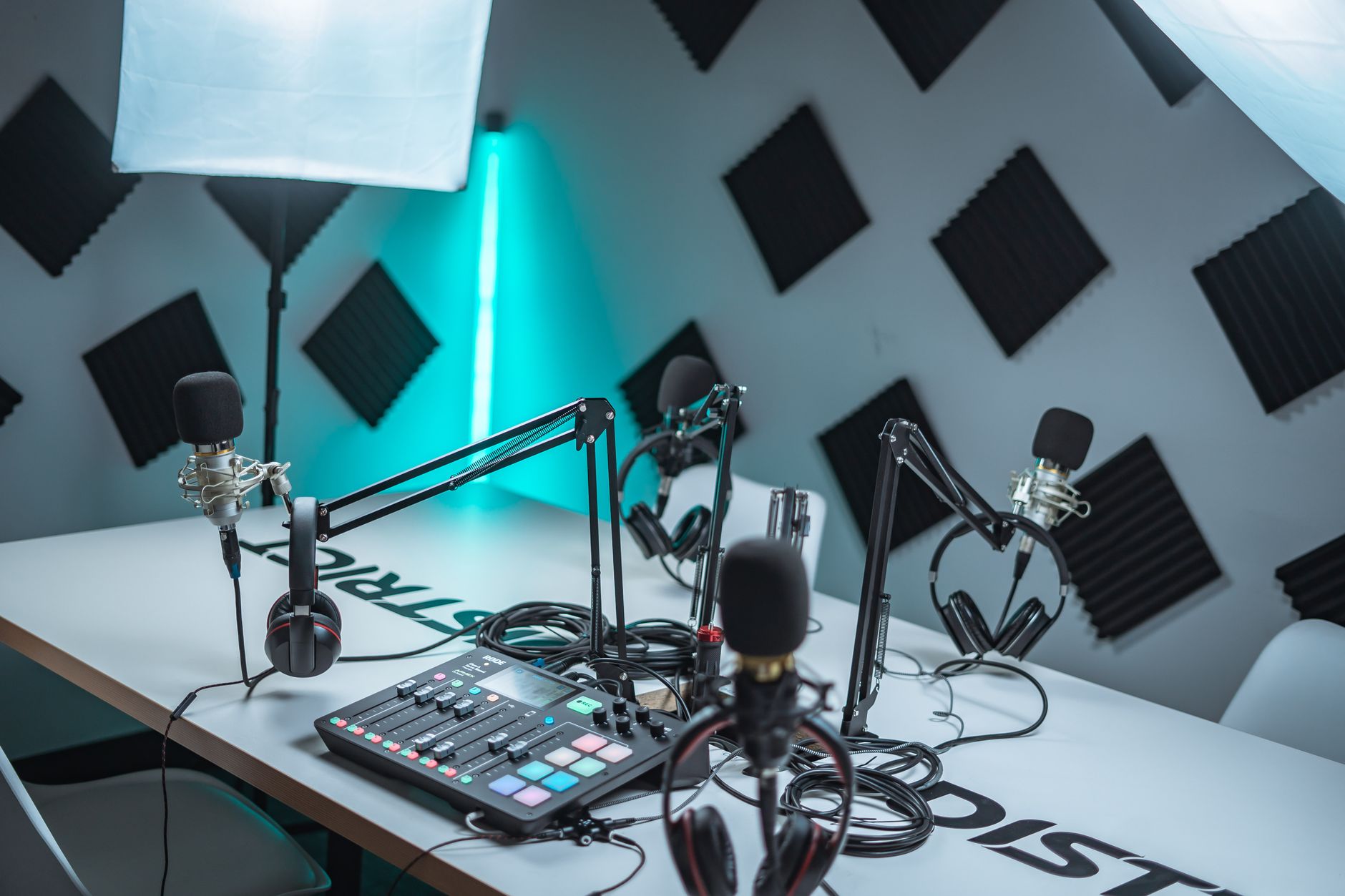 acoustic foam wall studio (Photo: Hc Digital / Pexels)