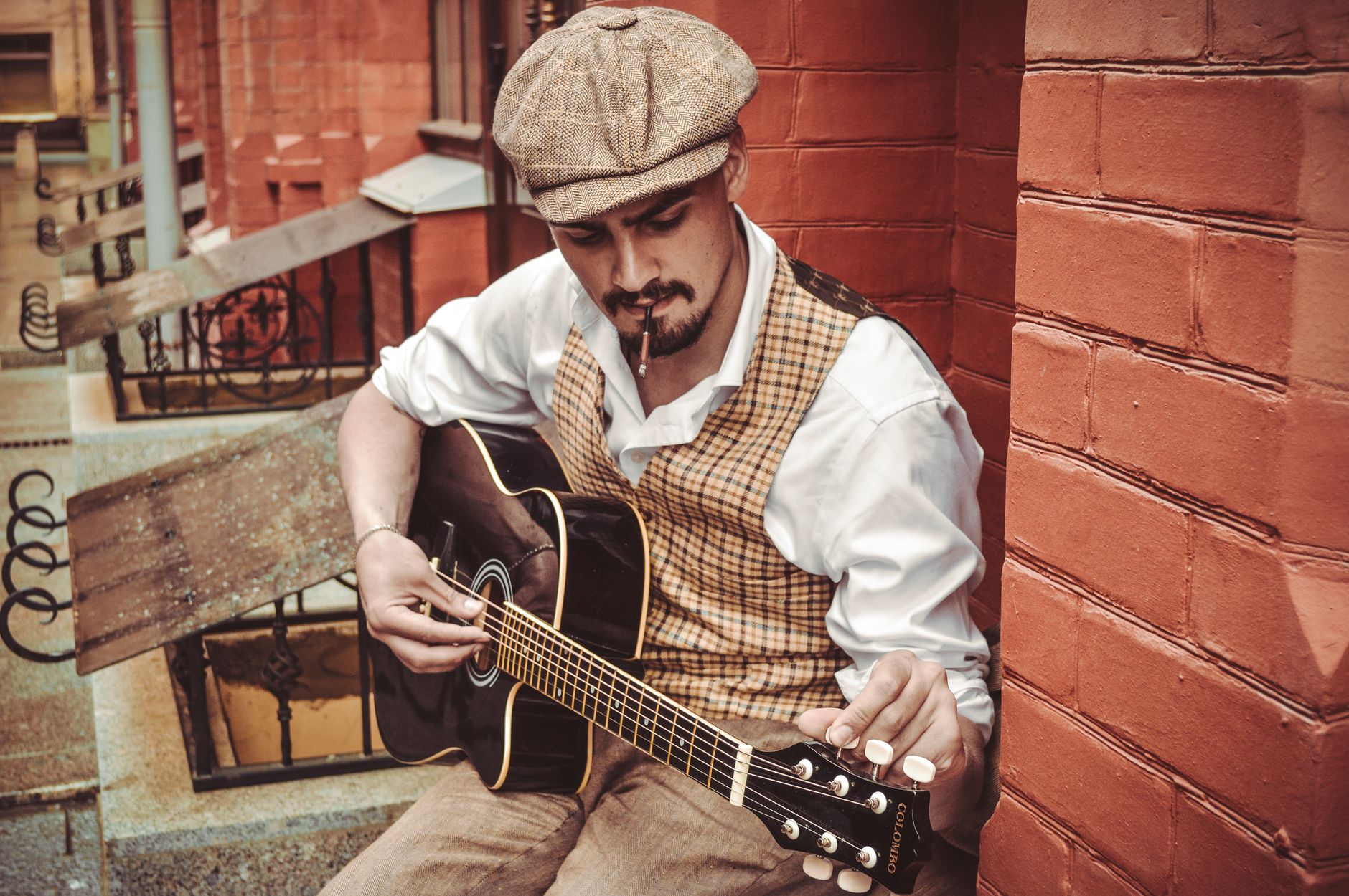 musician acoustic guitar warm (Photo: Vika Glitter / Pexels)
