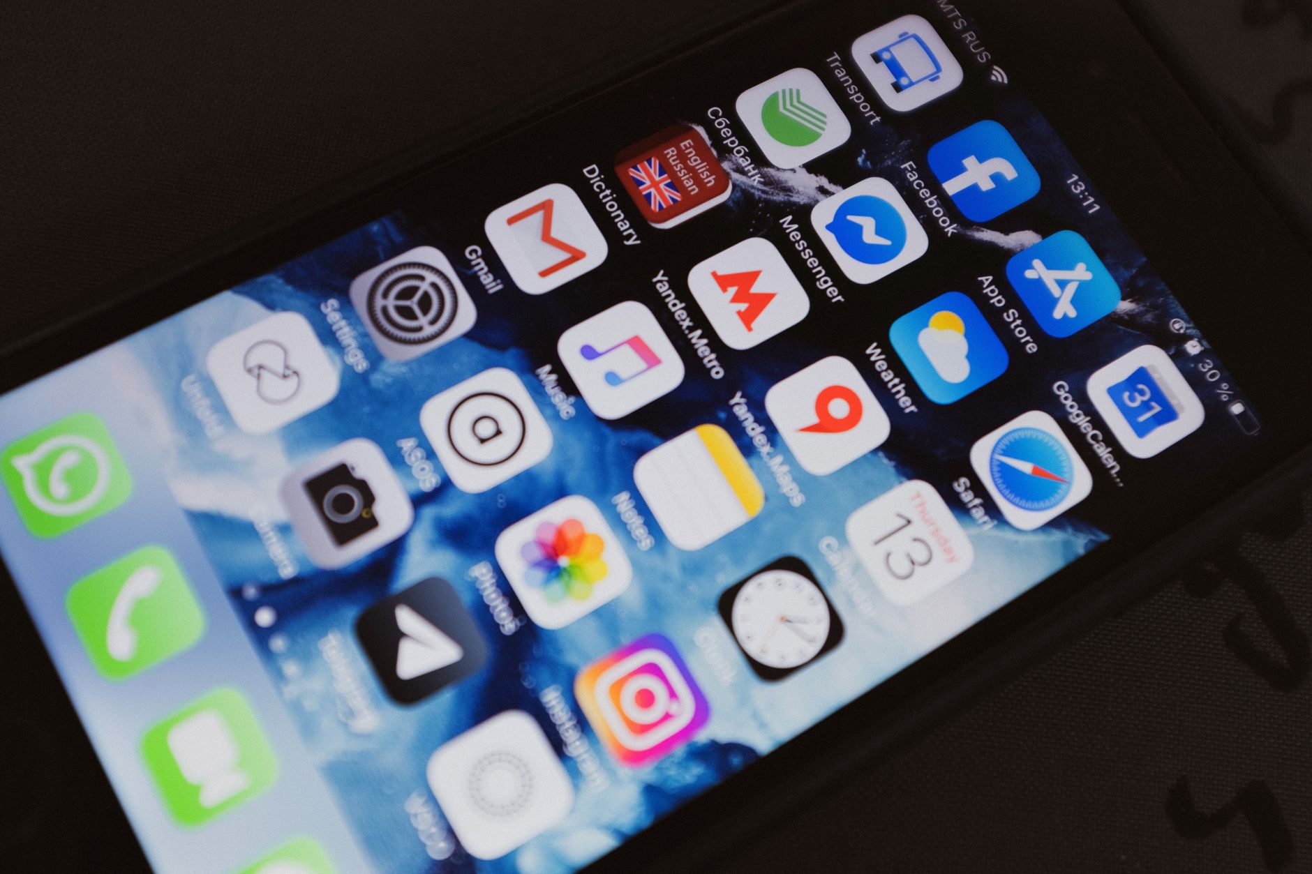 smartphone music apps (Photo: ready made / Pexels)