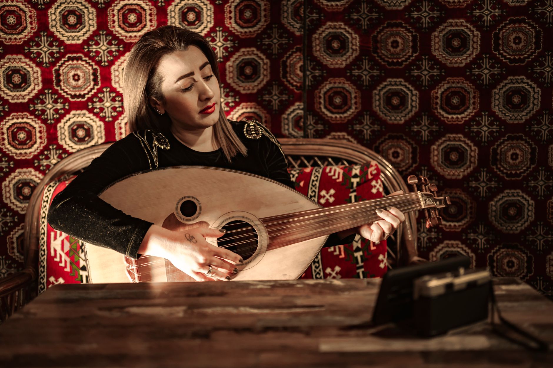 musician cover song warm (Photo: Baset Alhasan / Pexels)