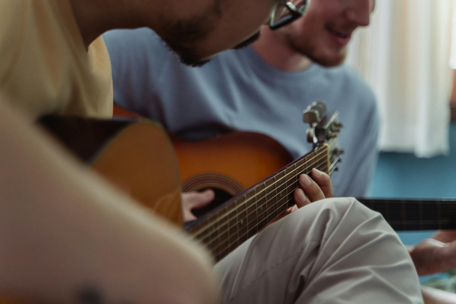 musician acoustic guitar window light (Photo: Ketut Subiyanto / Pexels)