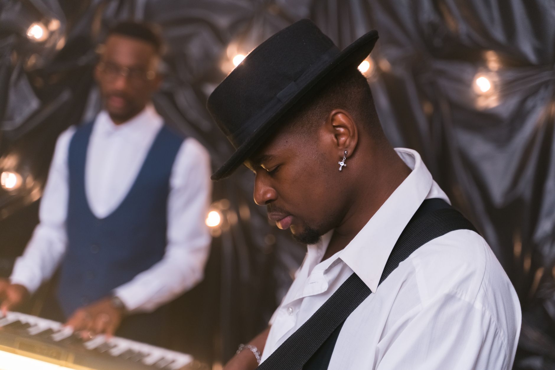 musicians collaboration warm (Photo: AI25.Studio  AI GENERATIVE / Pexels)