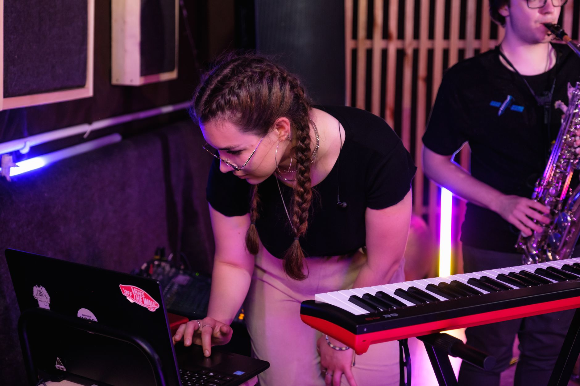 musician laptop streaming setup (Photo: Big Bag Films / Pexels)