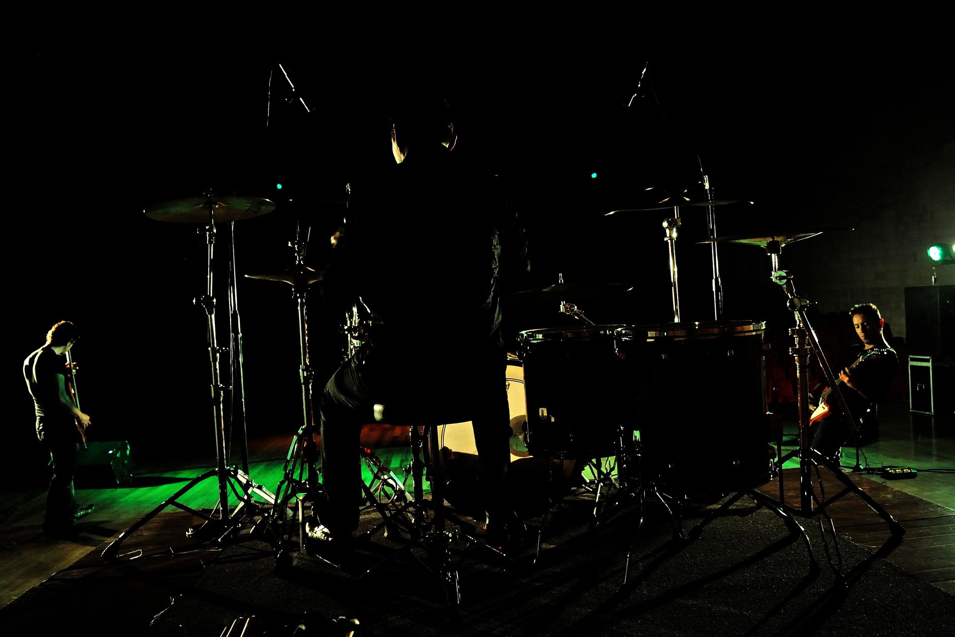 live house backstage musicians (Photo: DΛVΞ GΛRCIΛ / Pexels)