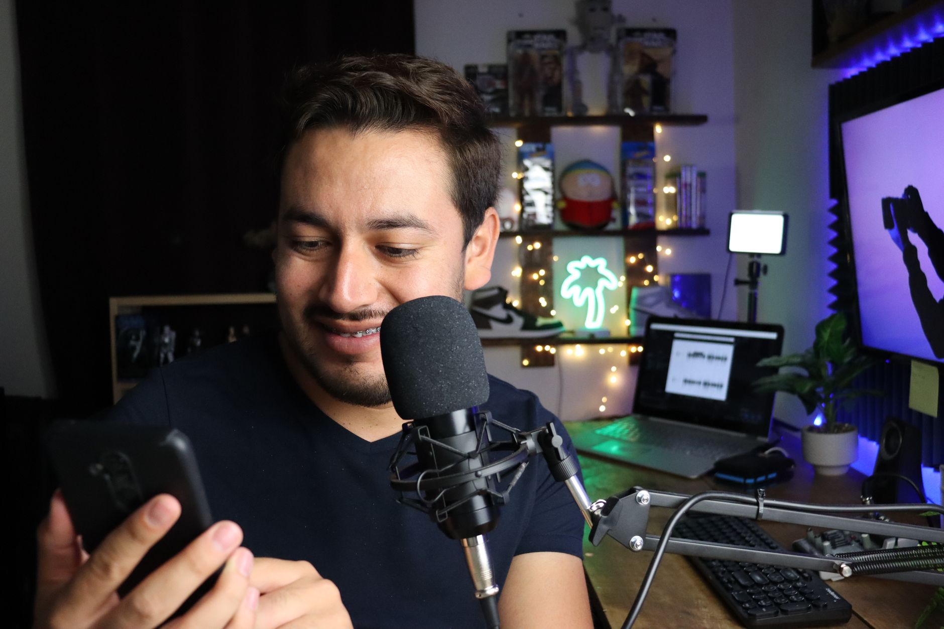 smartphone microphone home recording (Photo: Benjamin Dominguez / Pexels)