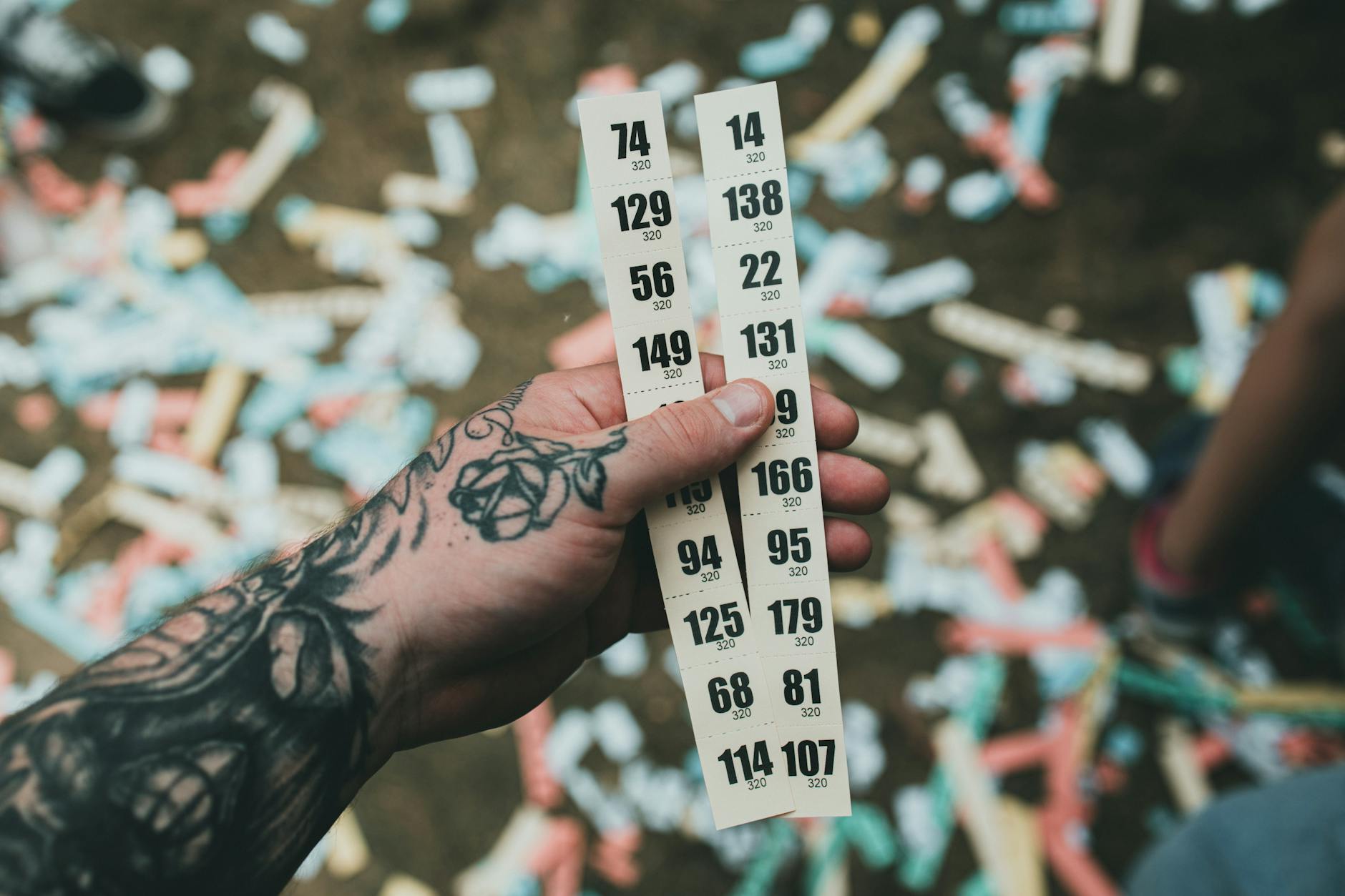 concert ticket hand venue (Photo: Jonathan Cooper / Pexels)