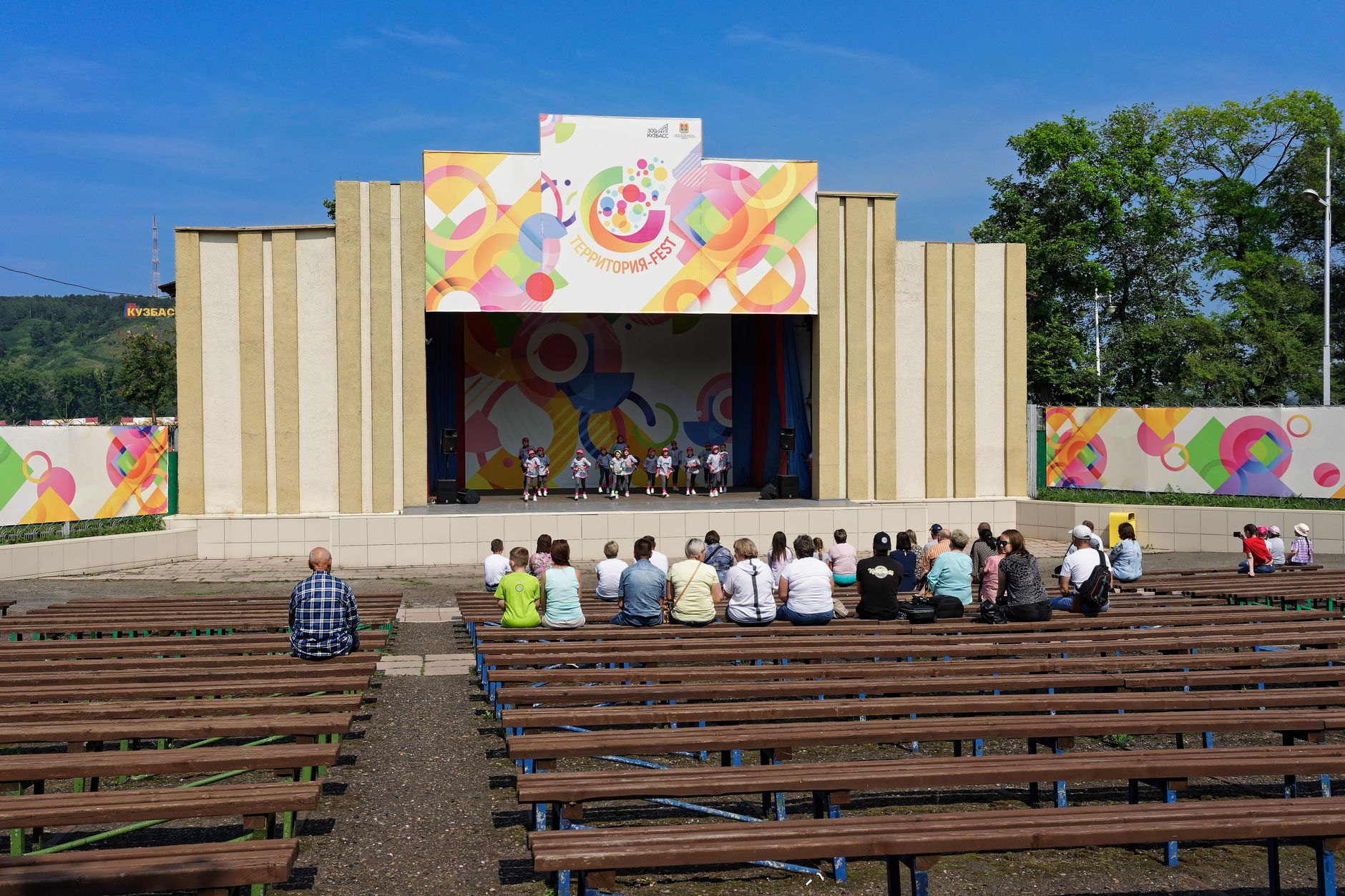 outdoor performance stage (Photo: Александр Коновалов / Pexels)