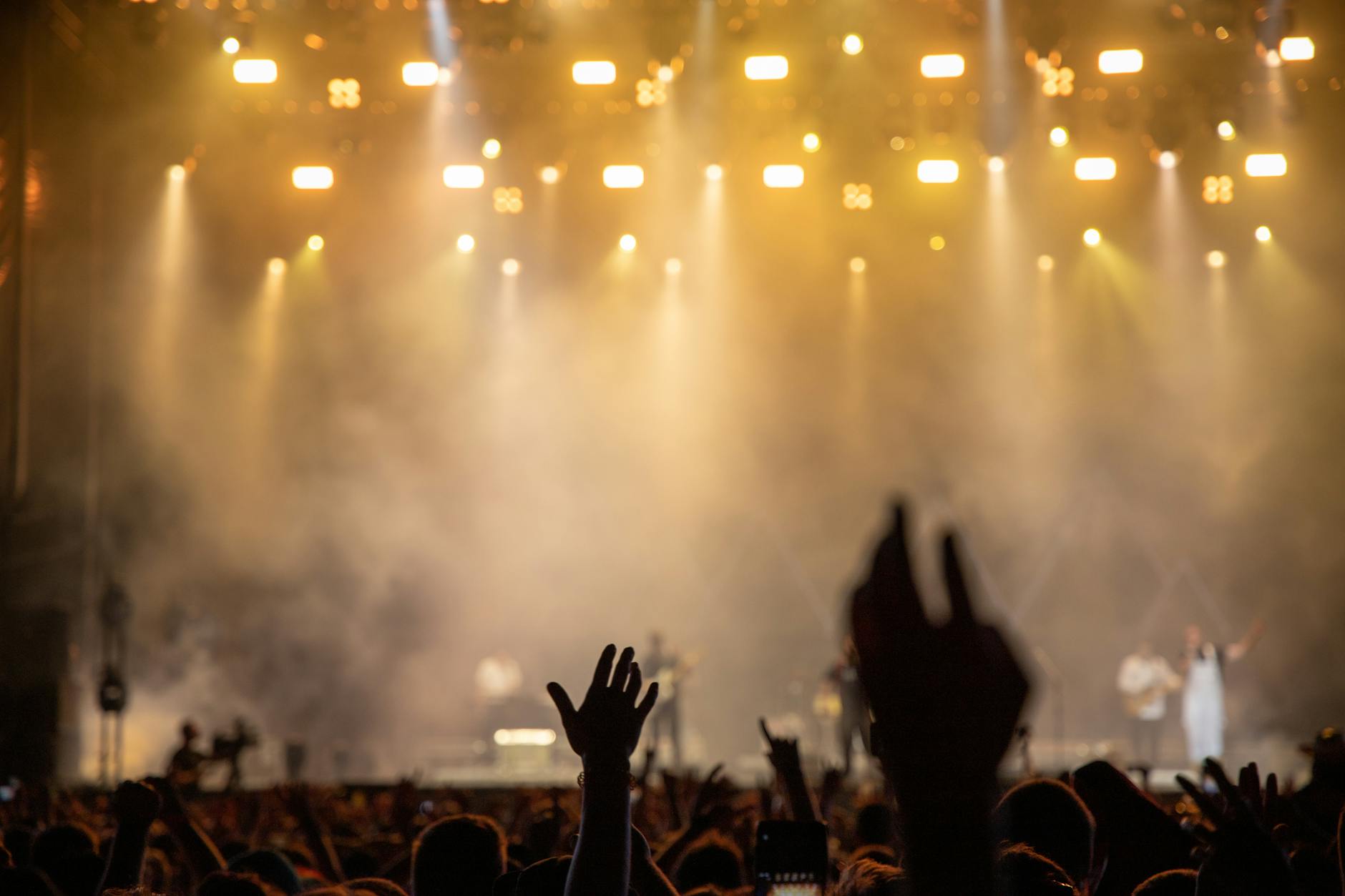concert stage warm light celebration (Photo: Tomáš Malík / Pexels)