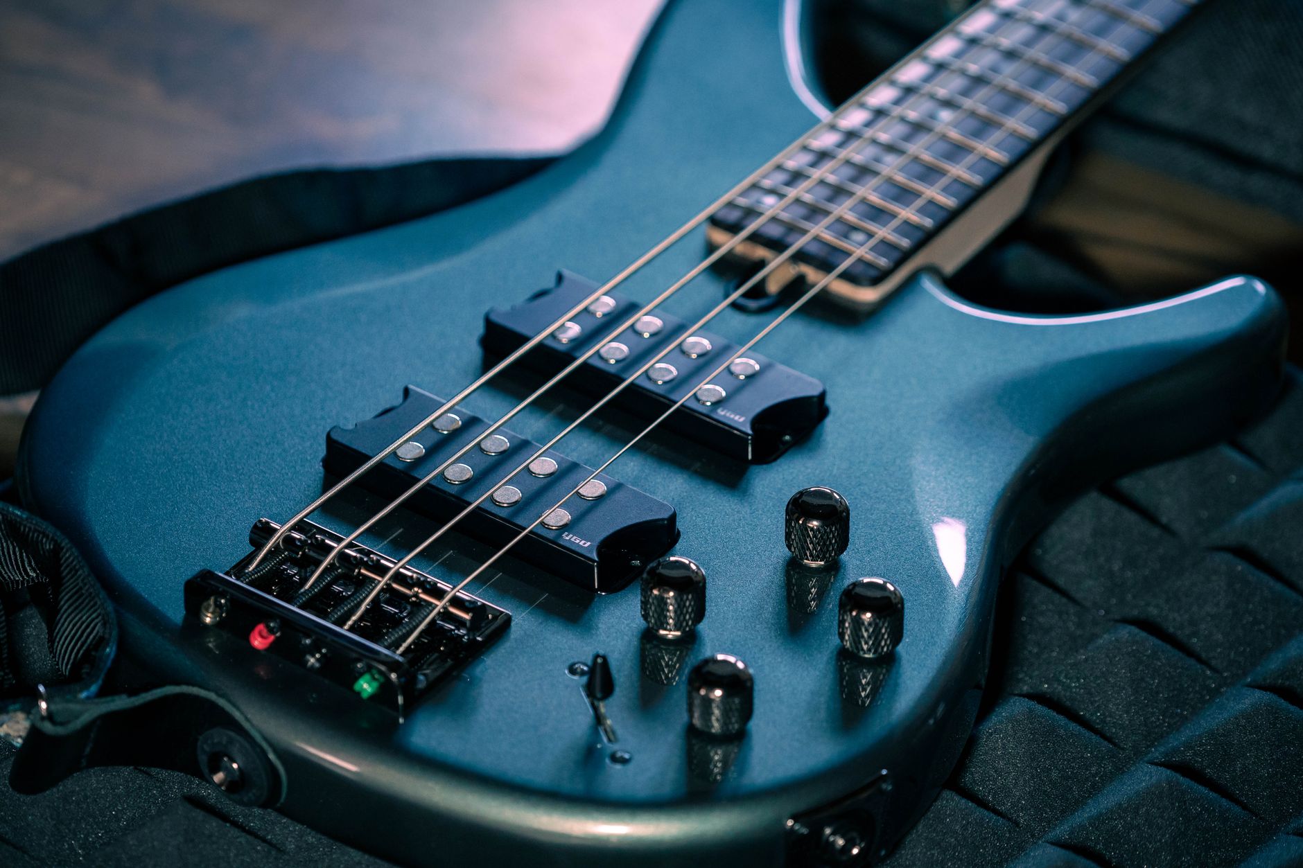bass guitar close up (Photo: DiePhotoPotato / Pexels)