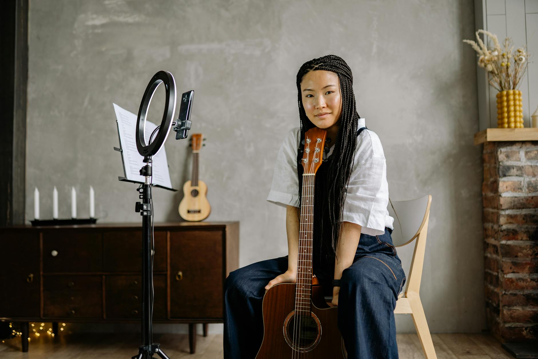 musician home guitar streaming (Photo: Yan Krukau / Pexels)