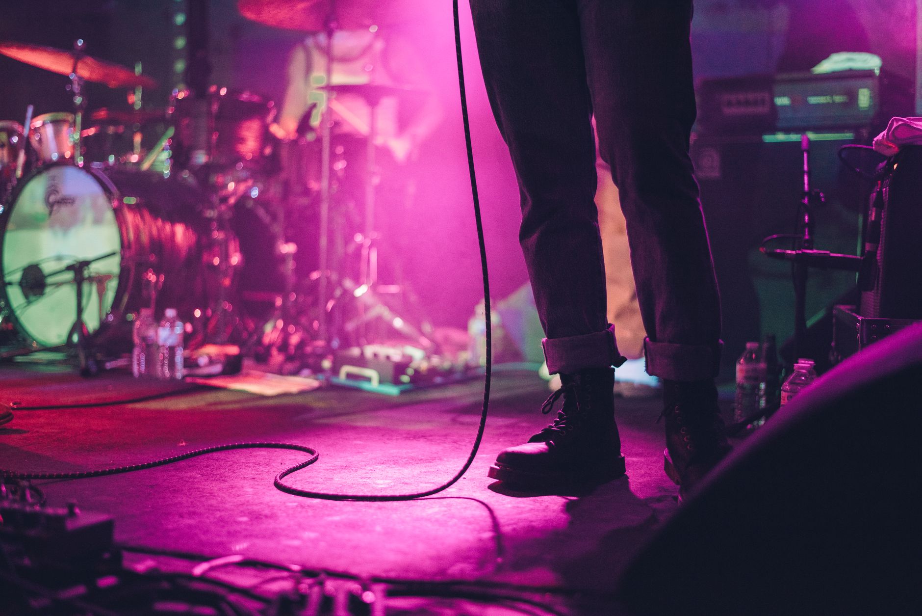 concert stage setup (Photo: Sebastian Ervi / Pexels)