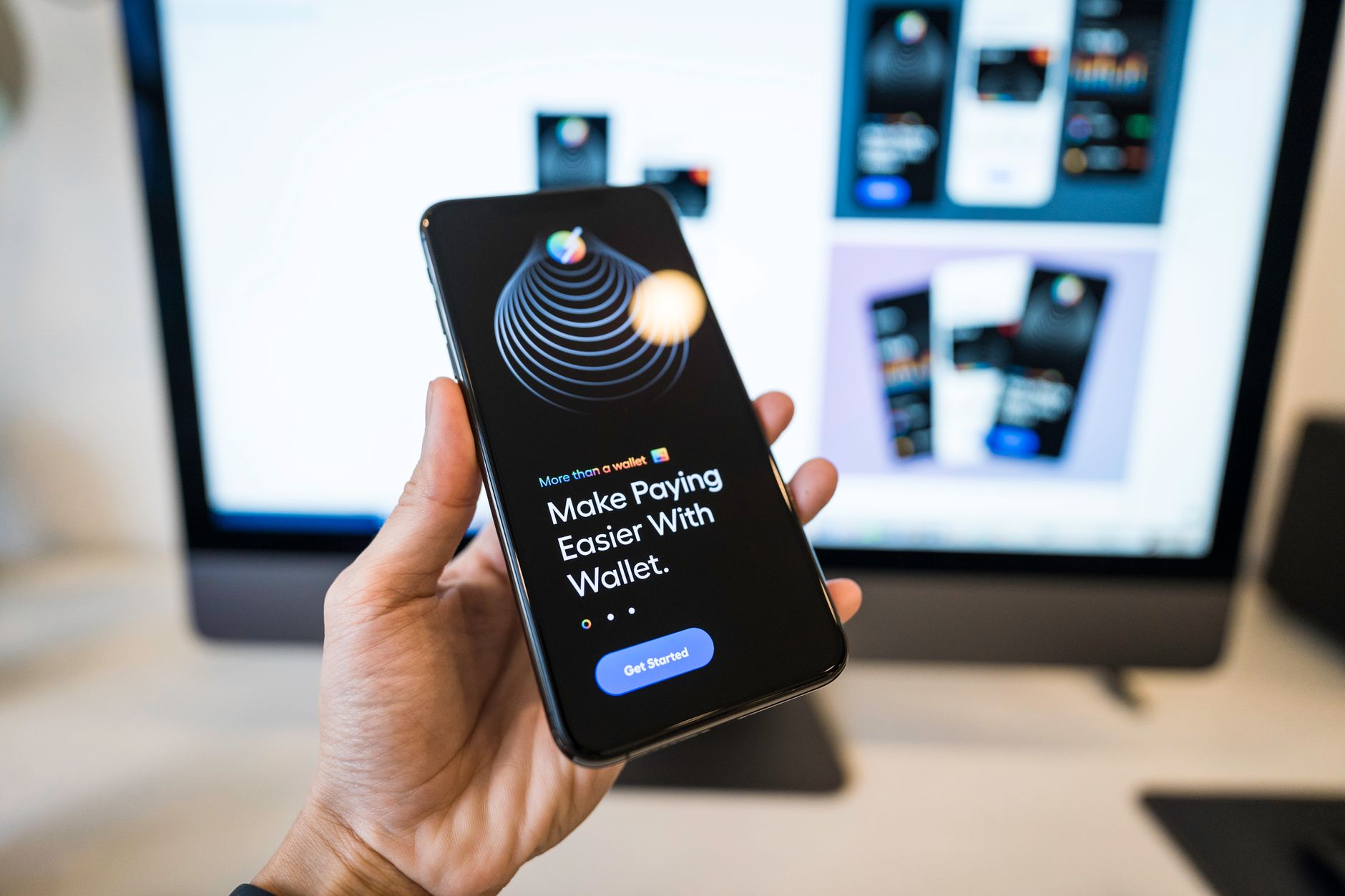 smartphone payment app (Photo: Tranmautritam / Pexels)