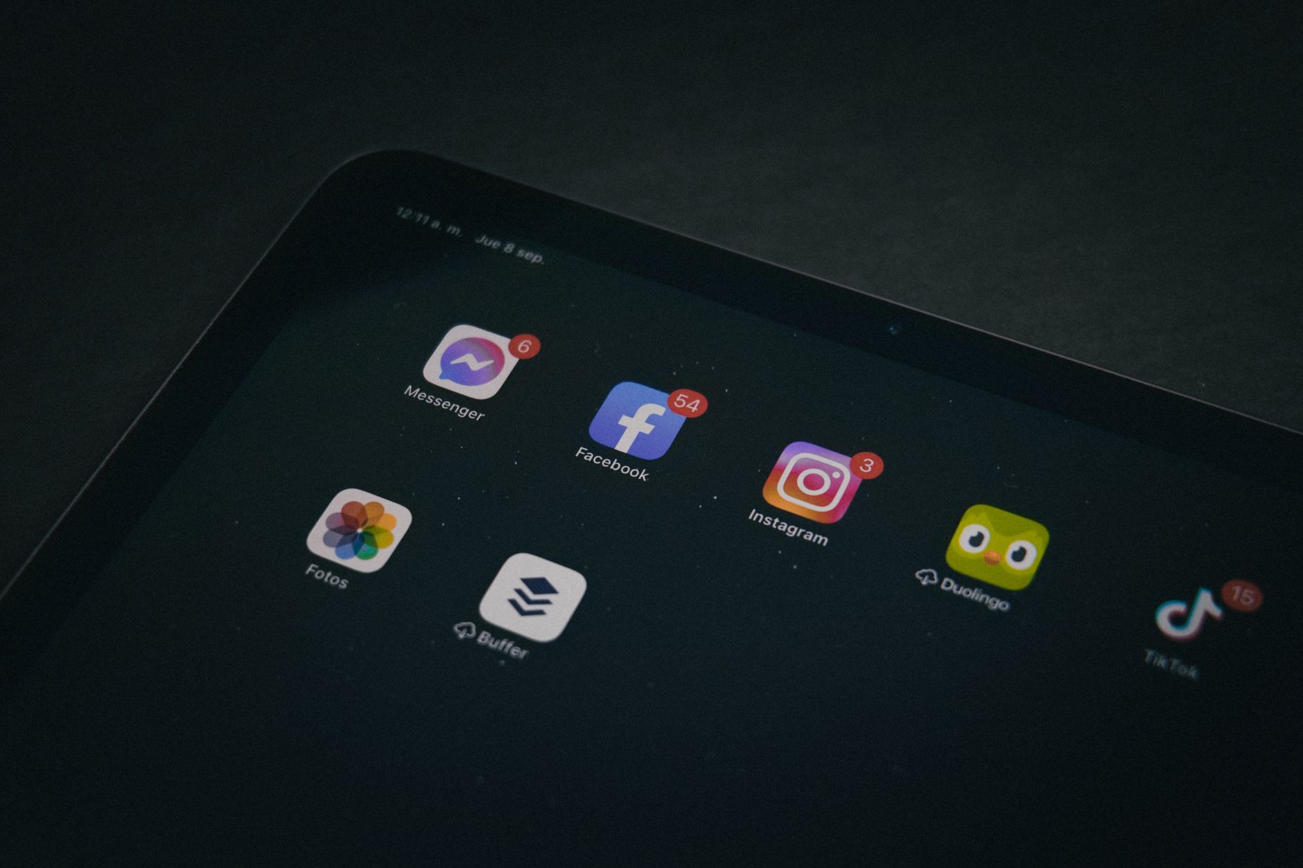 various apps screen (Photo: Luis Quintero / Pexels)