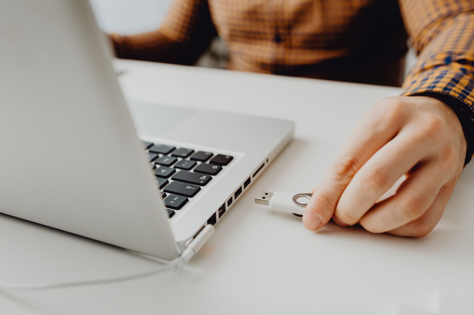 laptop file export (Photo: www.kaboompics.com / Pexels)