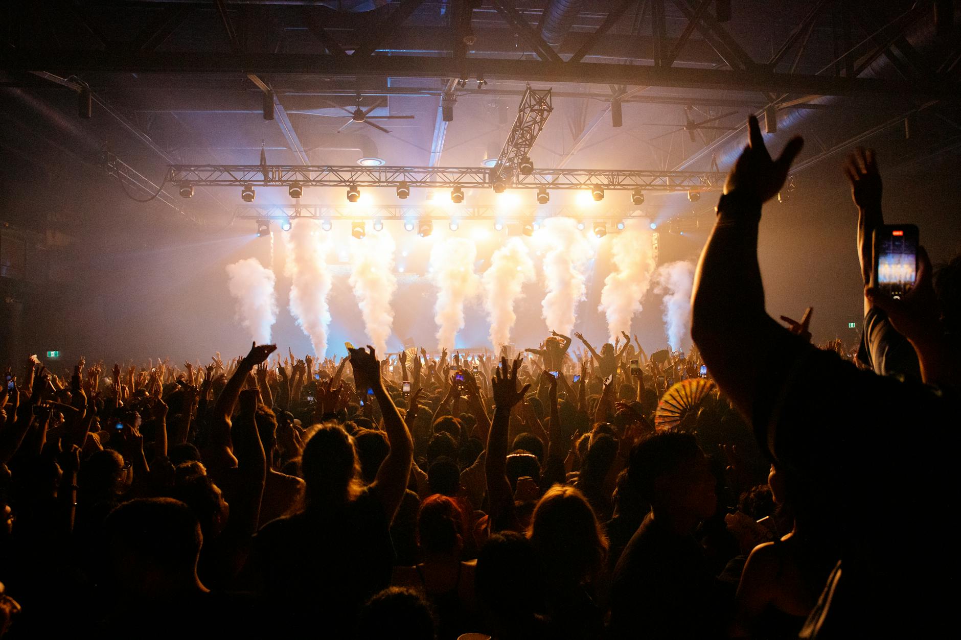 live music venue audience (Photo: Jeremy Li / Pexels)