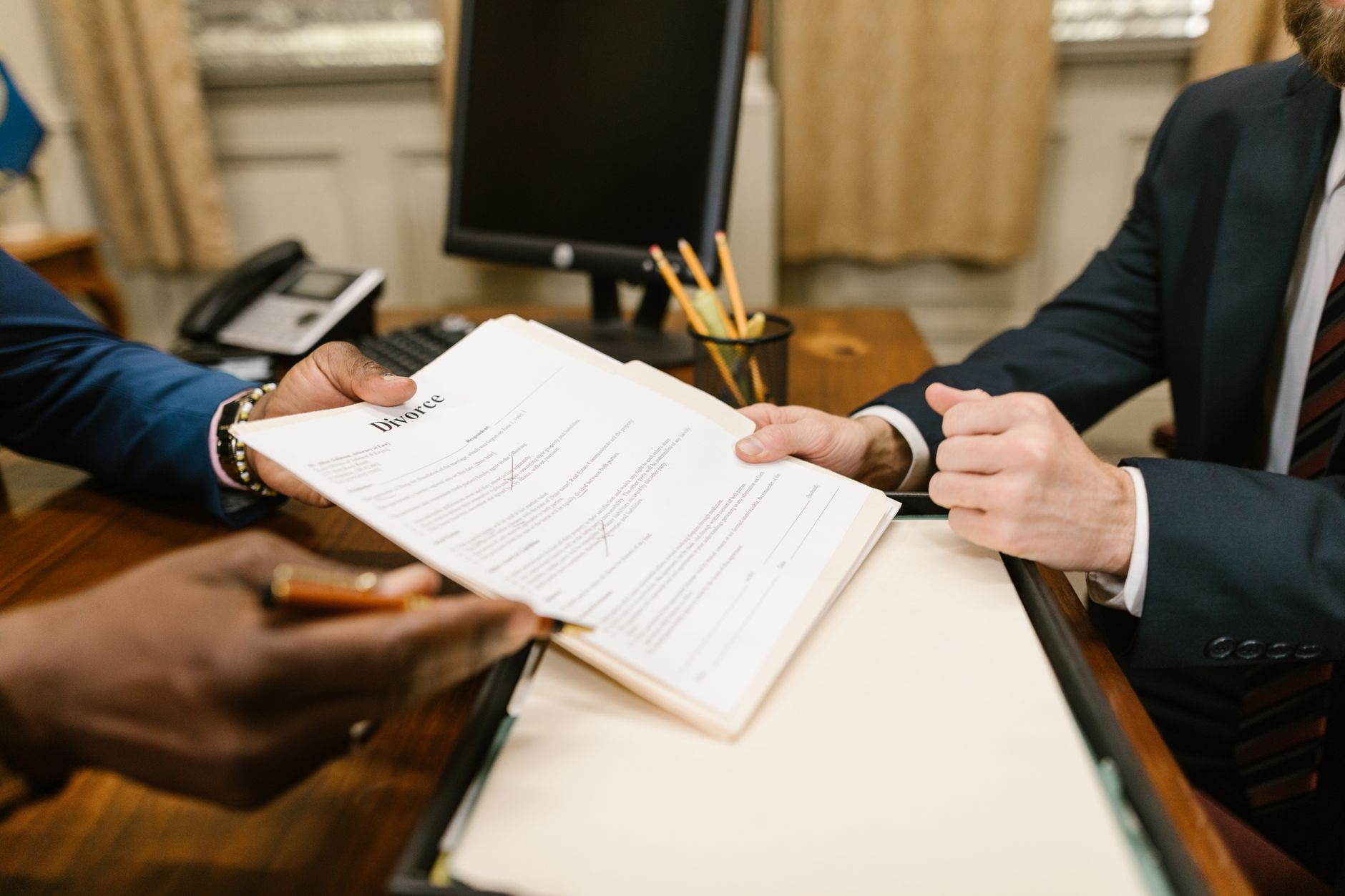 contract documents meeting (Photo: RDNE Stock project / Pexels)