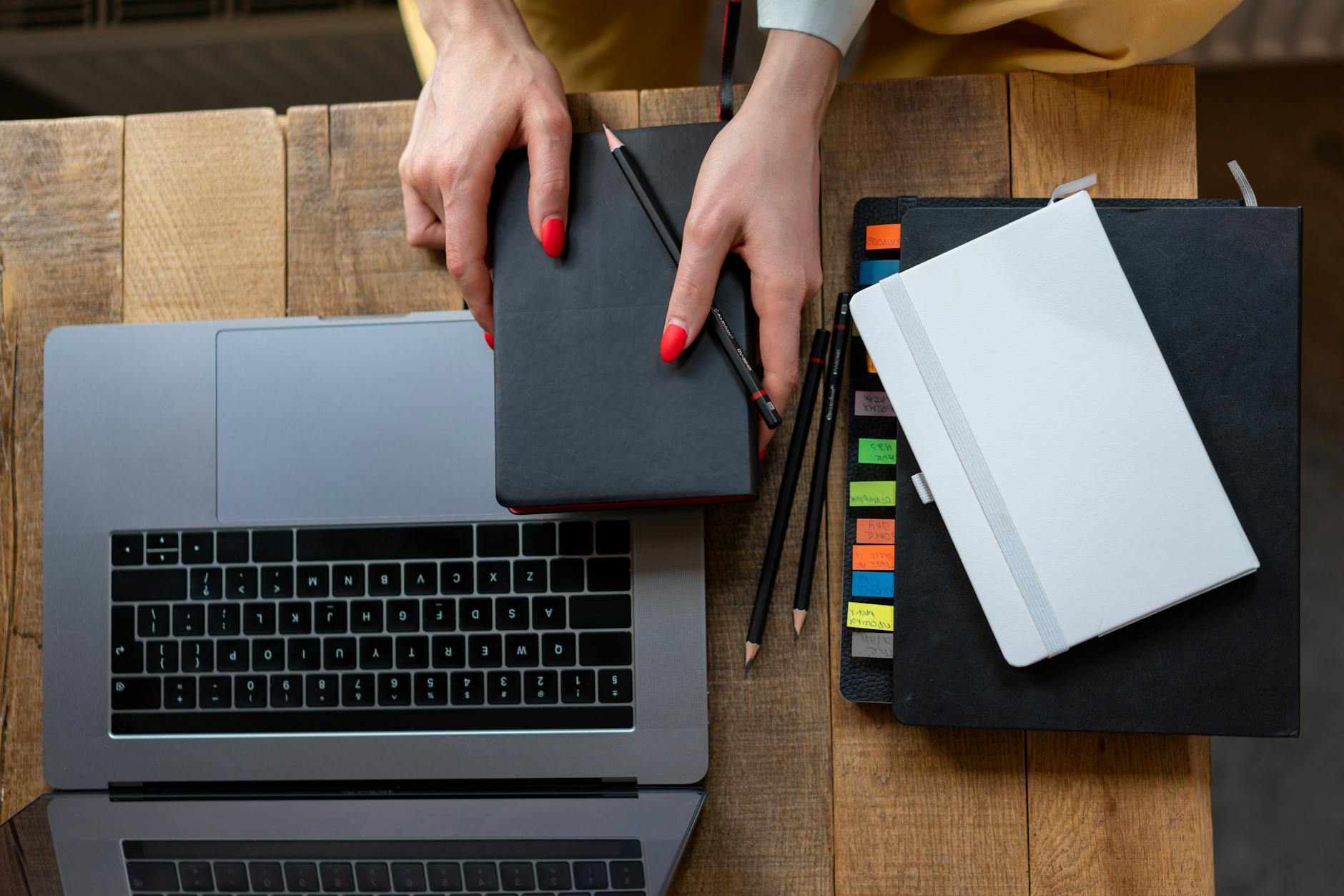 musician notebook desk planning (Photo: Mikhail Nilov / Pexels)