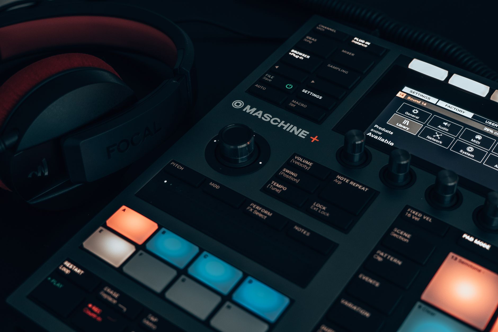 mixing console headphones (Photo: Egor Komarov / Pexels)
