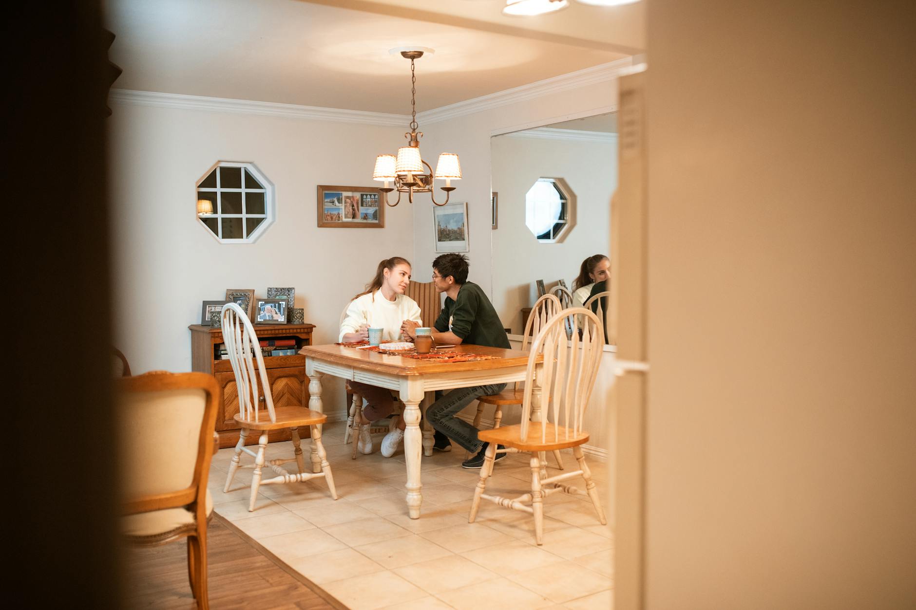 couple talking dinner home (Photo: RDNE Stock project / Pexels)