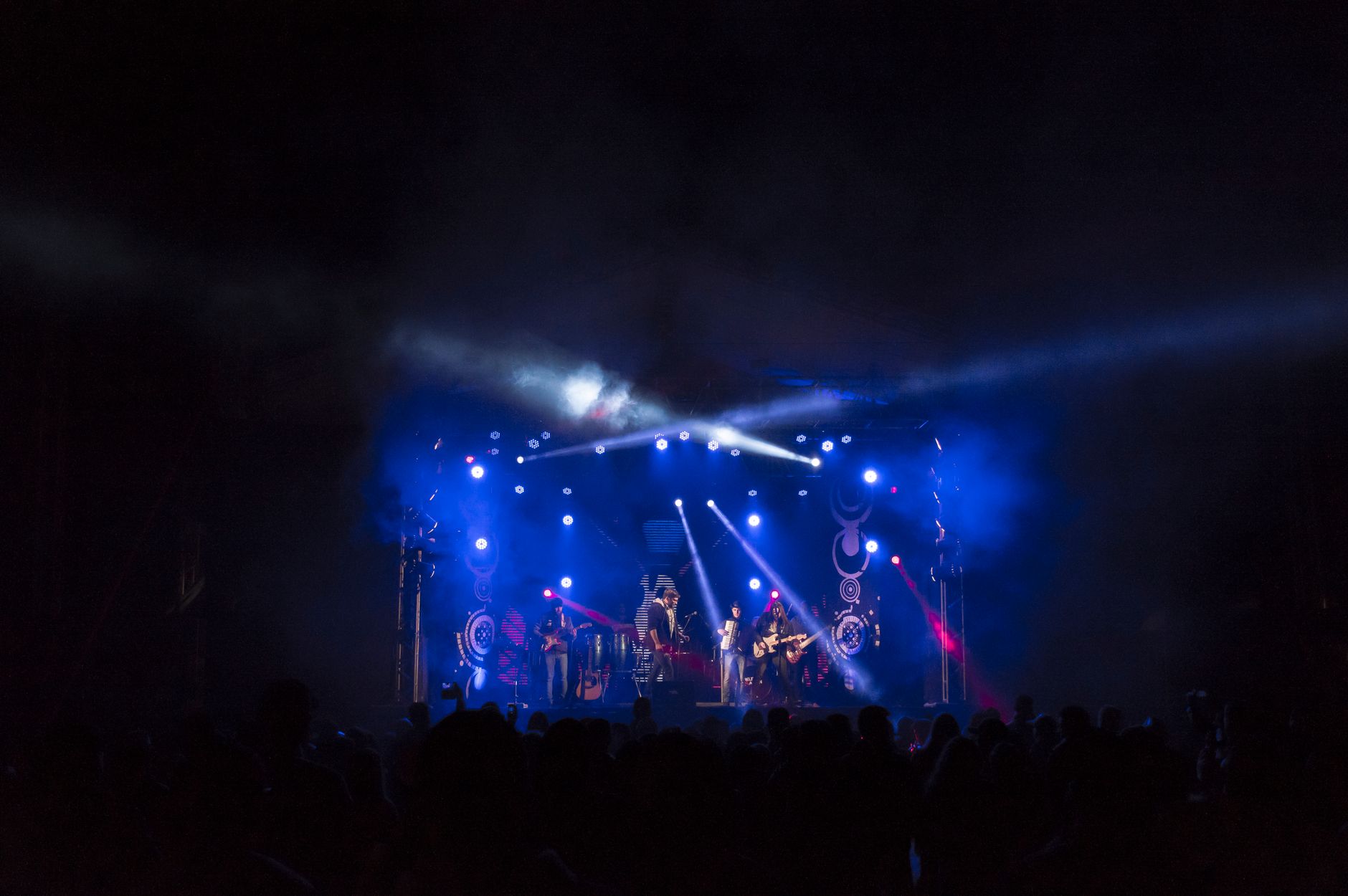 concert audience stage (Photo: Andre Moura / Pexels)