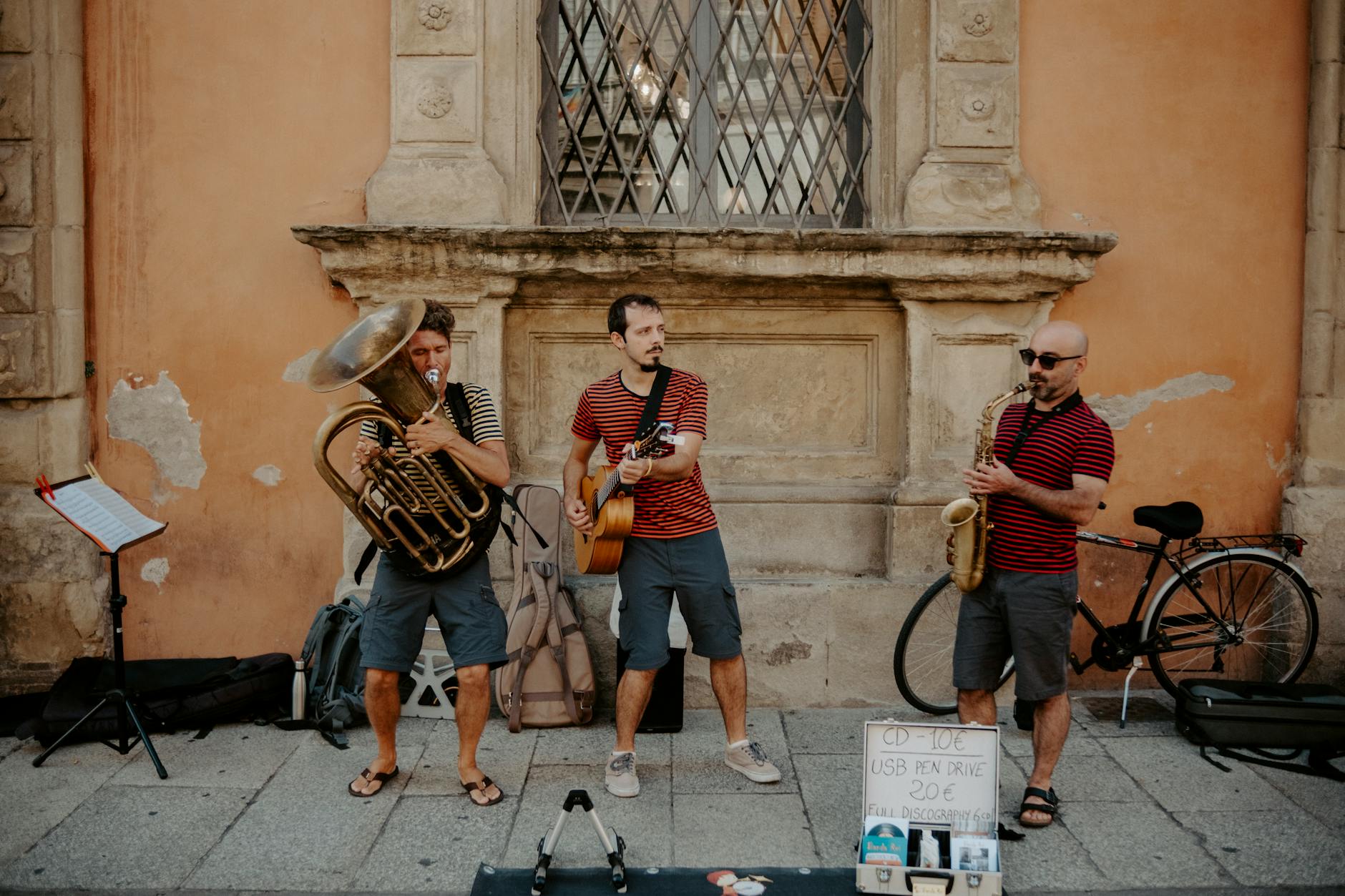 musician demo cd envelope (Photo: Emre Akyol / Pexels)