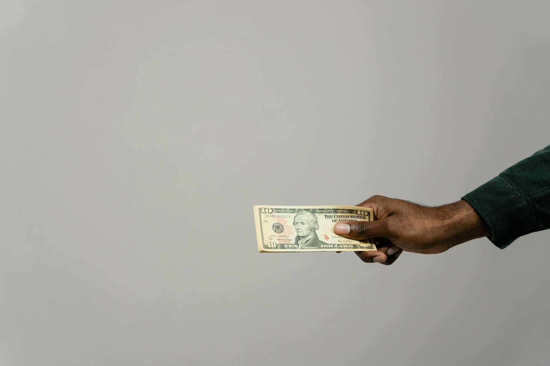 musician income money concept (Photo: Tima Miroshnichenko / Pexels)